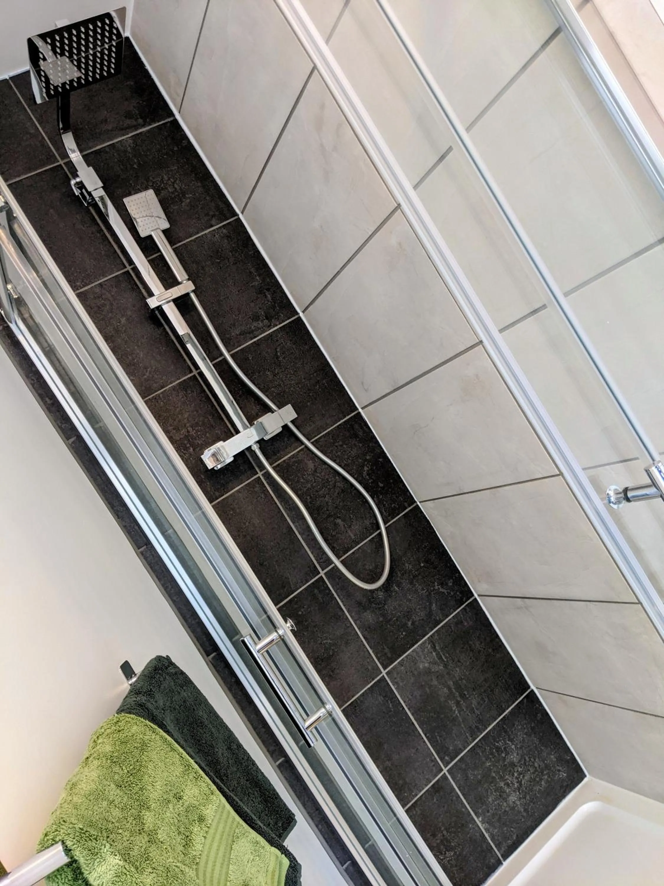 Shower in Spacious contemporary apartment
