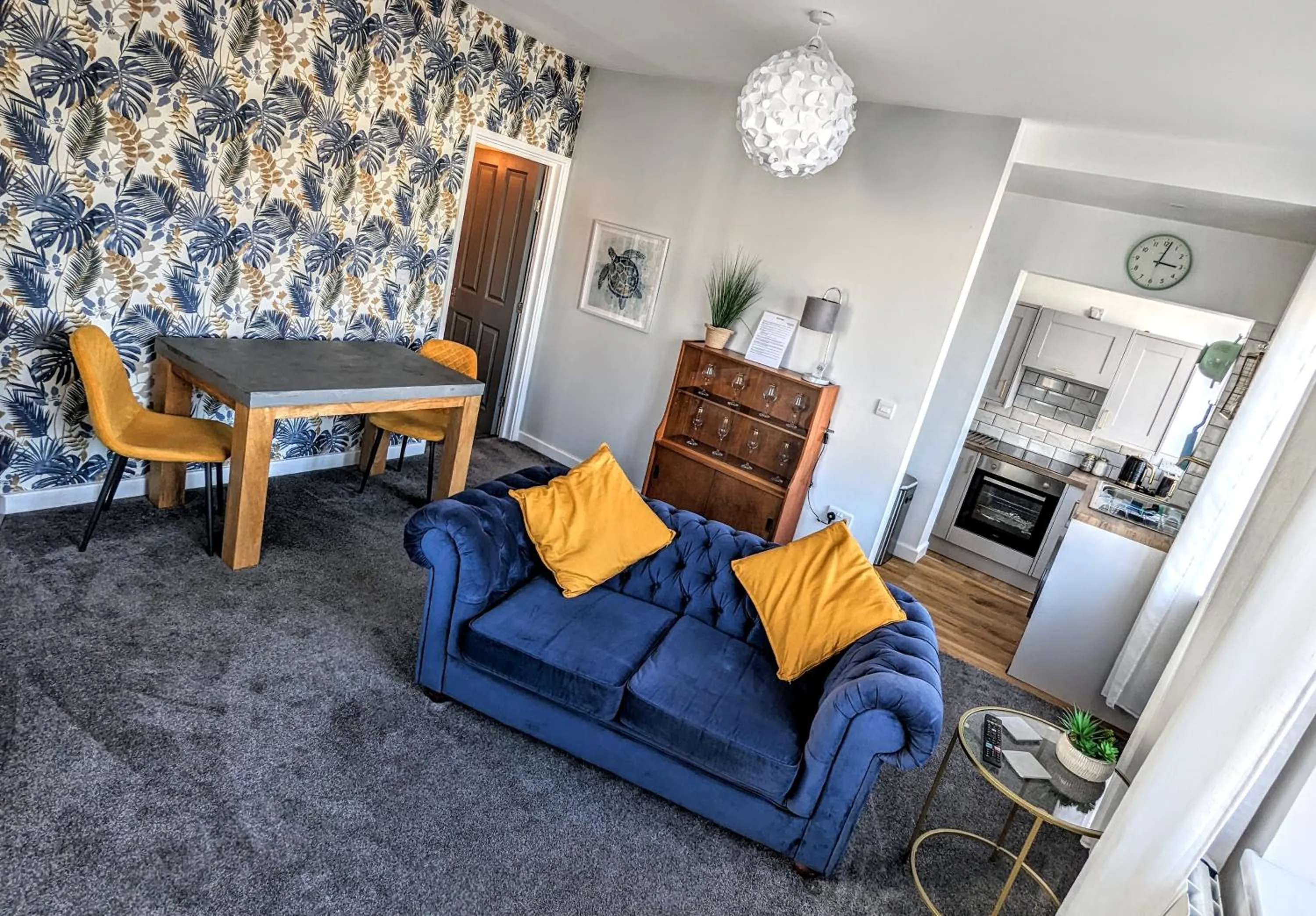 Spacious contemporary apartment