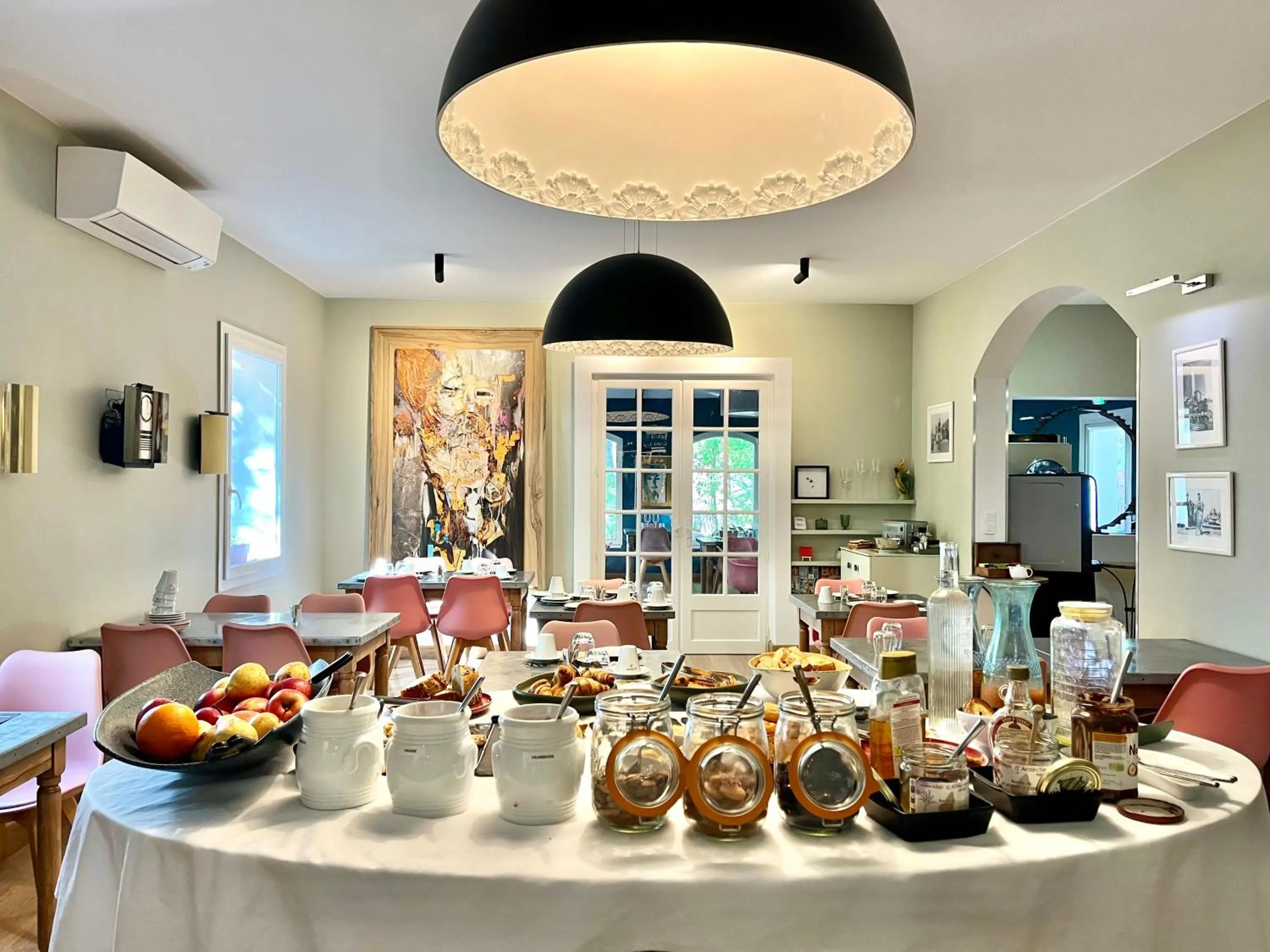 Breakfast in Logis Hôtel restaurant des Pins