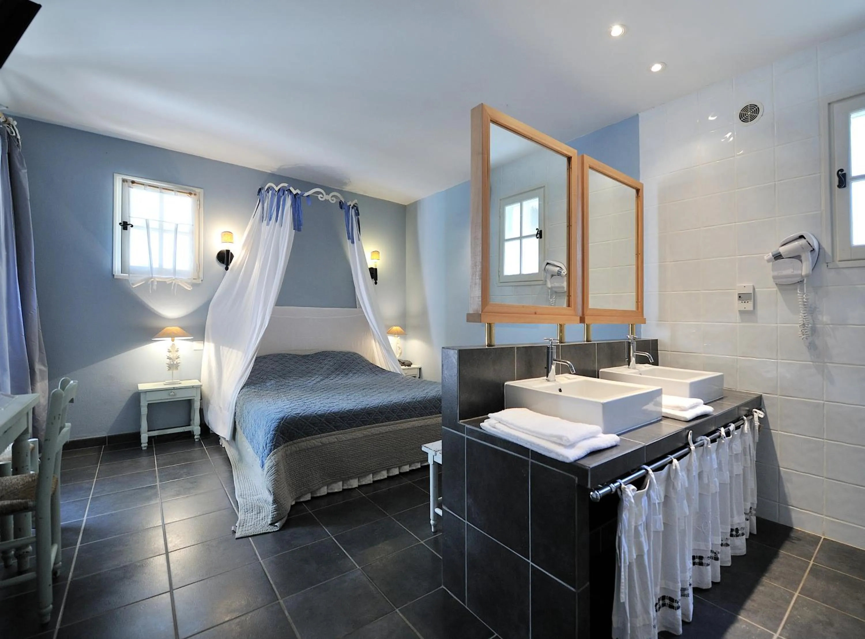 Bed in Logis Hôtel restaurant des Pins