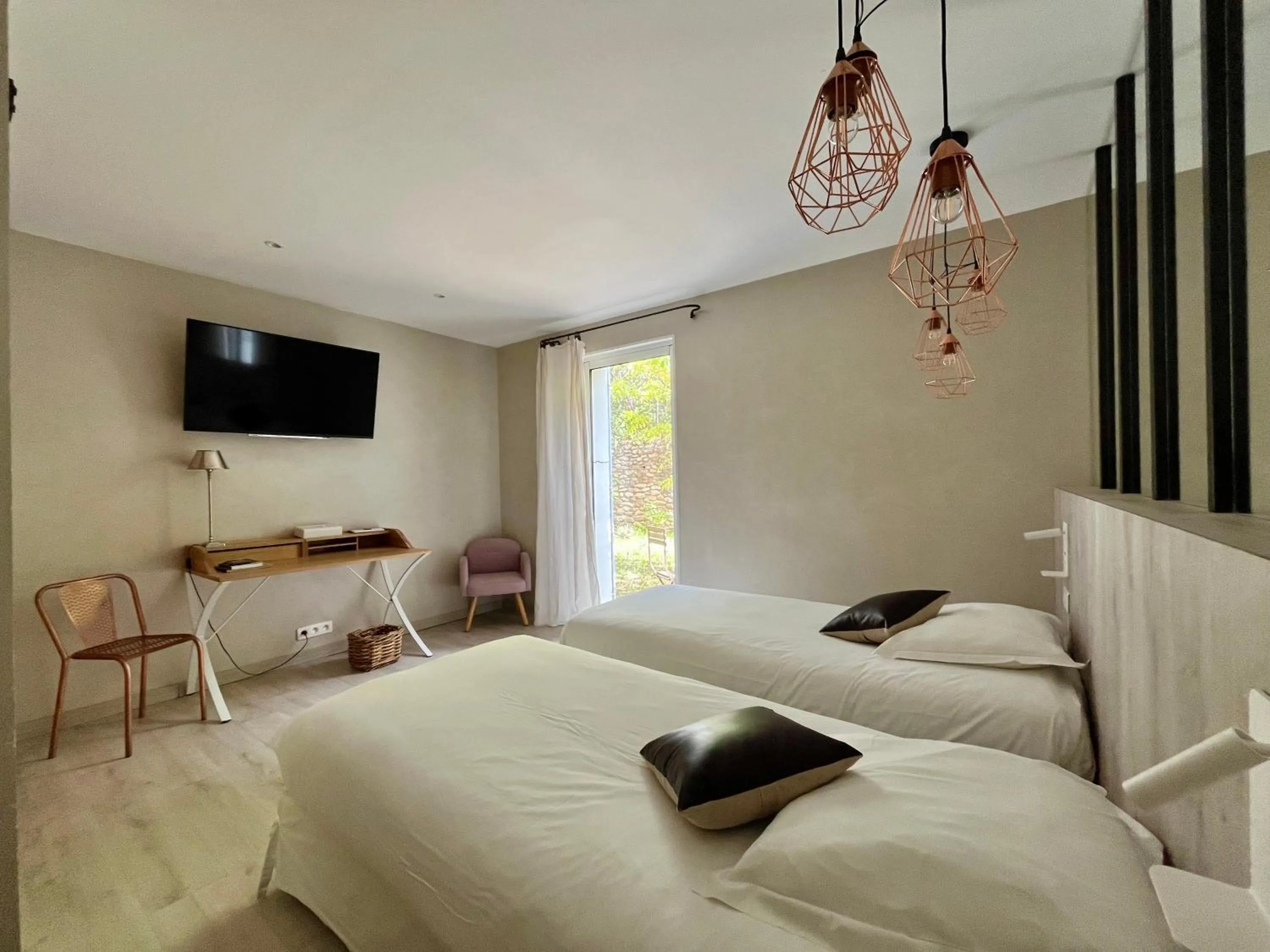 Bed in Logis Hôtel restaurant des Pins