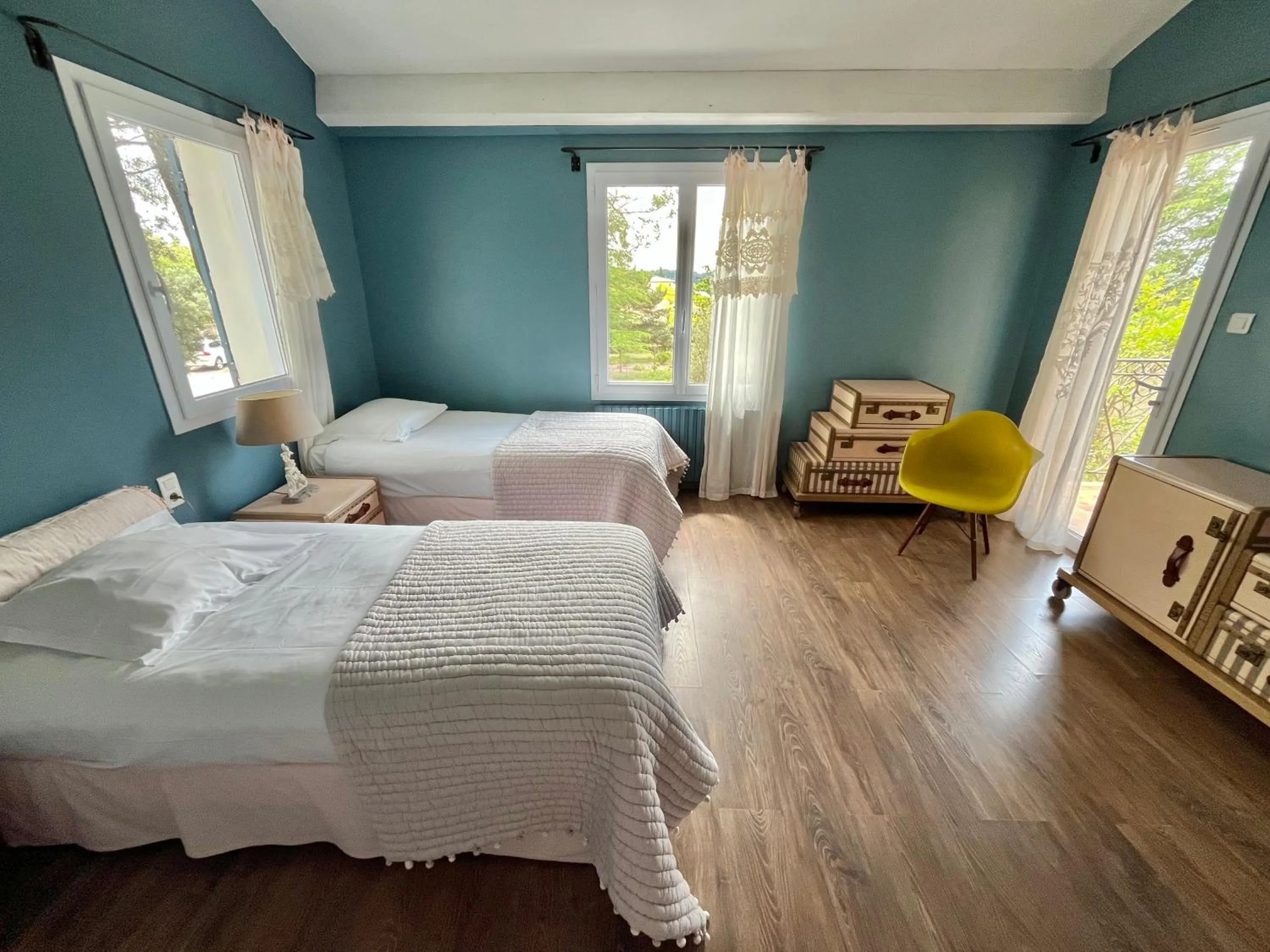 Bed in Logis Hôtel restaurant des Pins