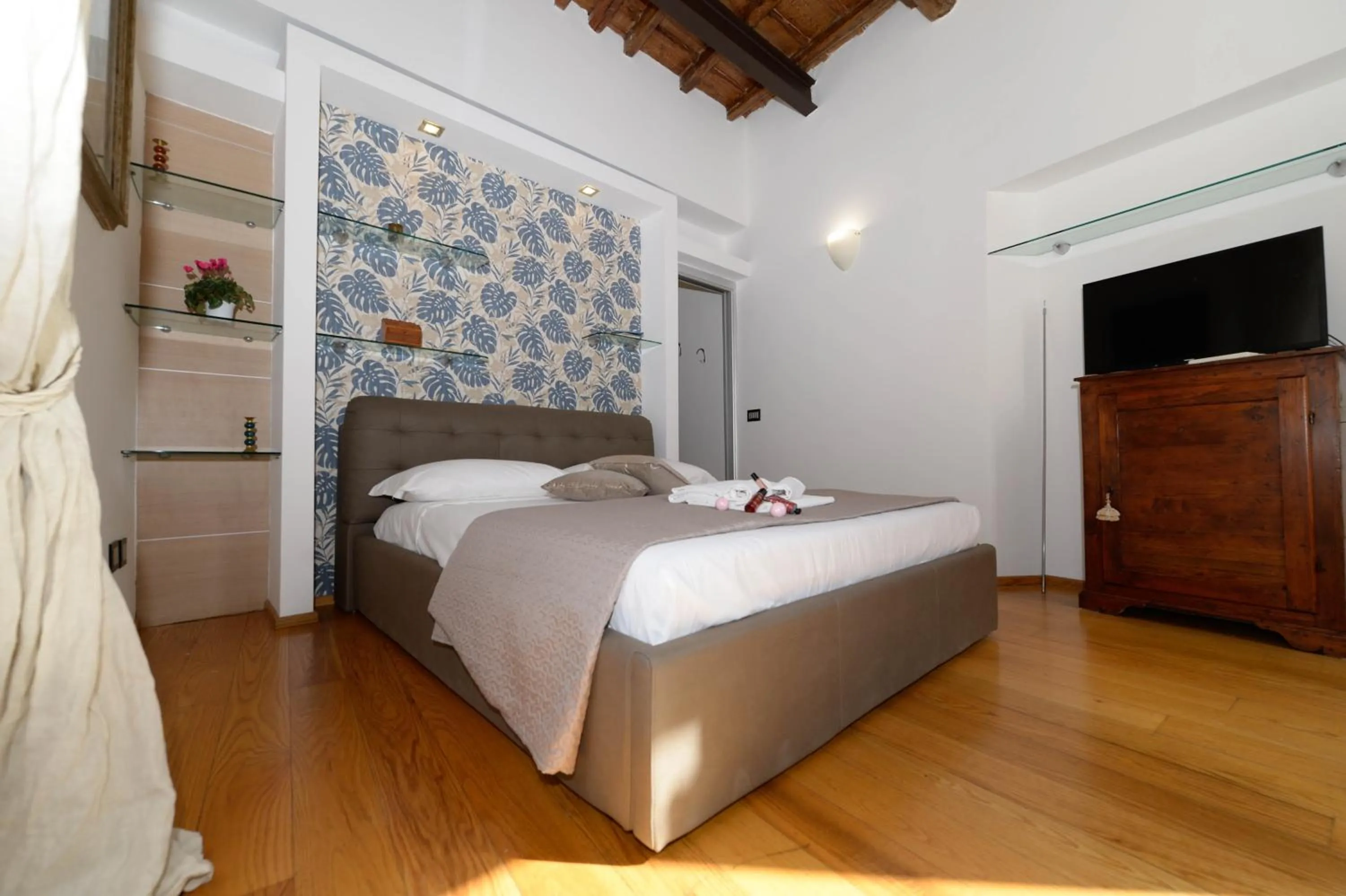 Photo of the whole room, Bed in Campo De Fiori Relais