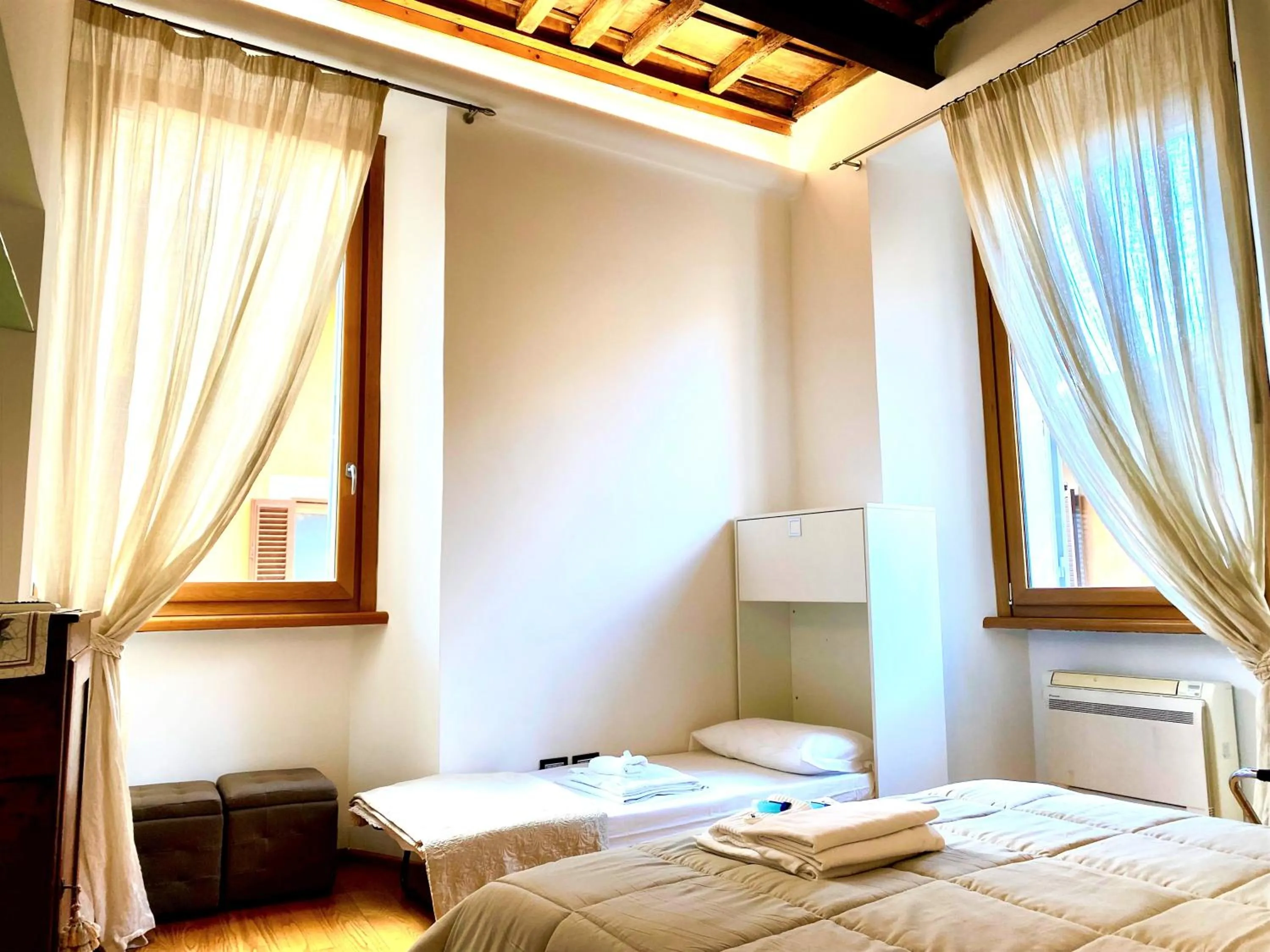 Photo of the whole room, Bed in Campo De Fiori Relais