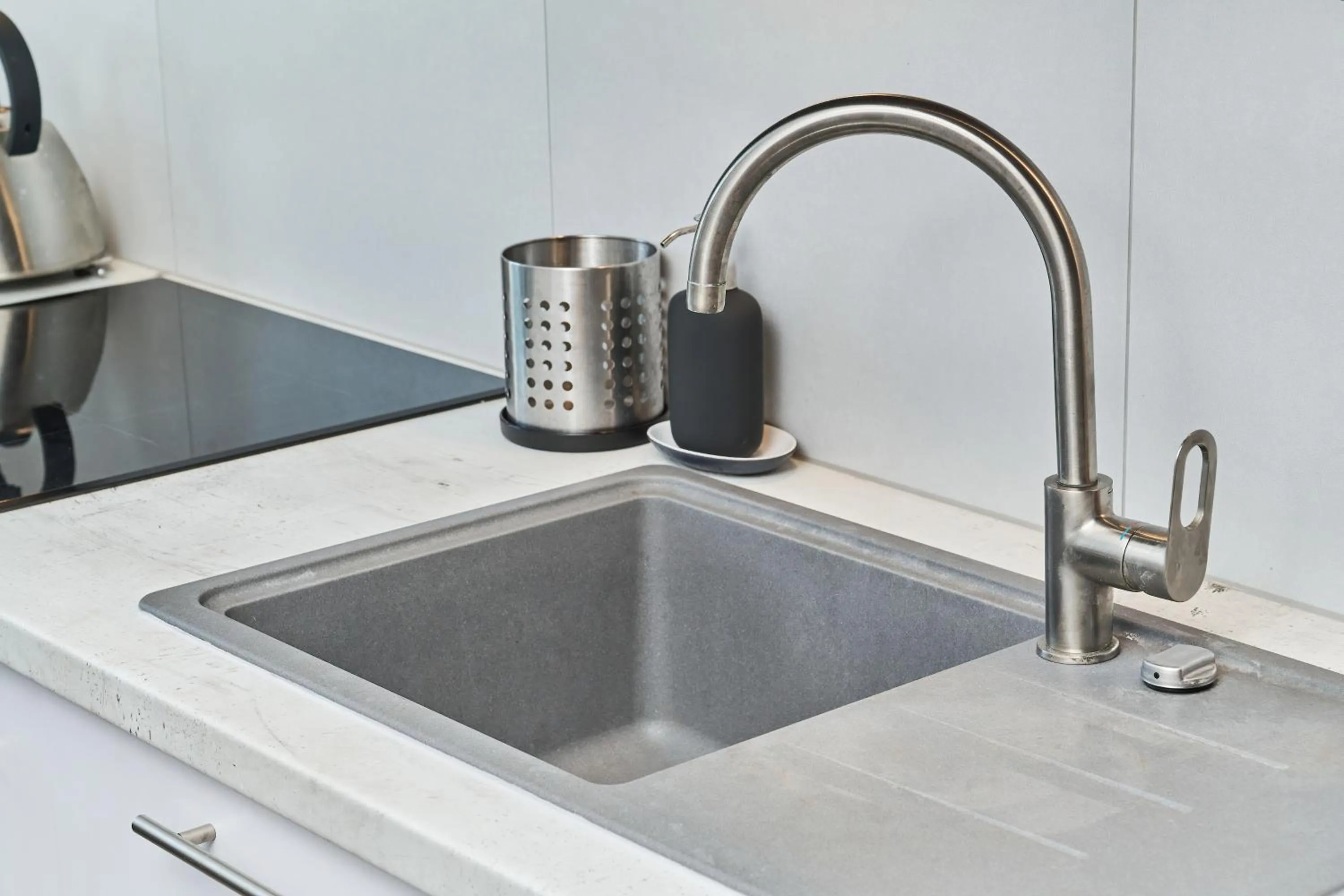 Kitchen or kitchenette in Nowa Tęczowa Apartments Promenada Staromiejska by Noclegi Renters