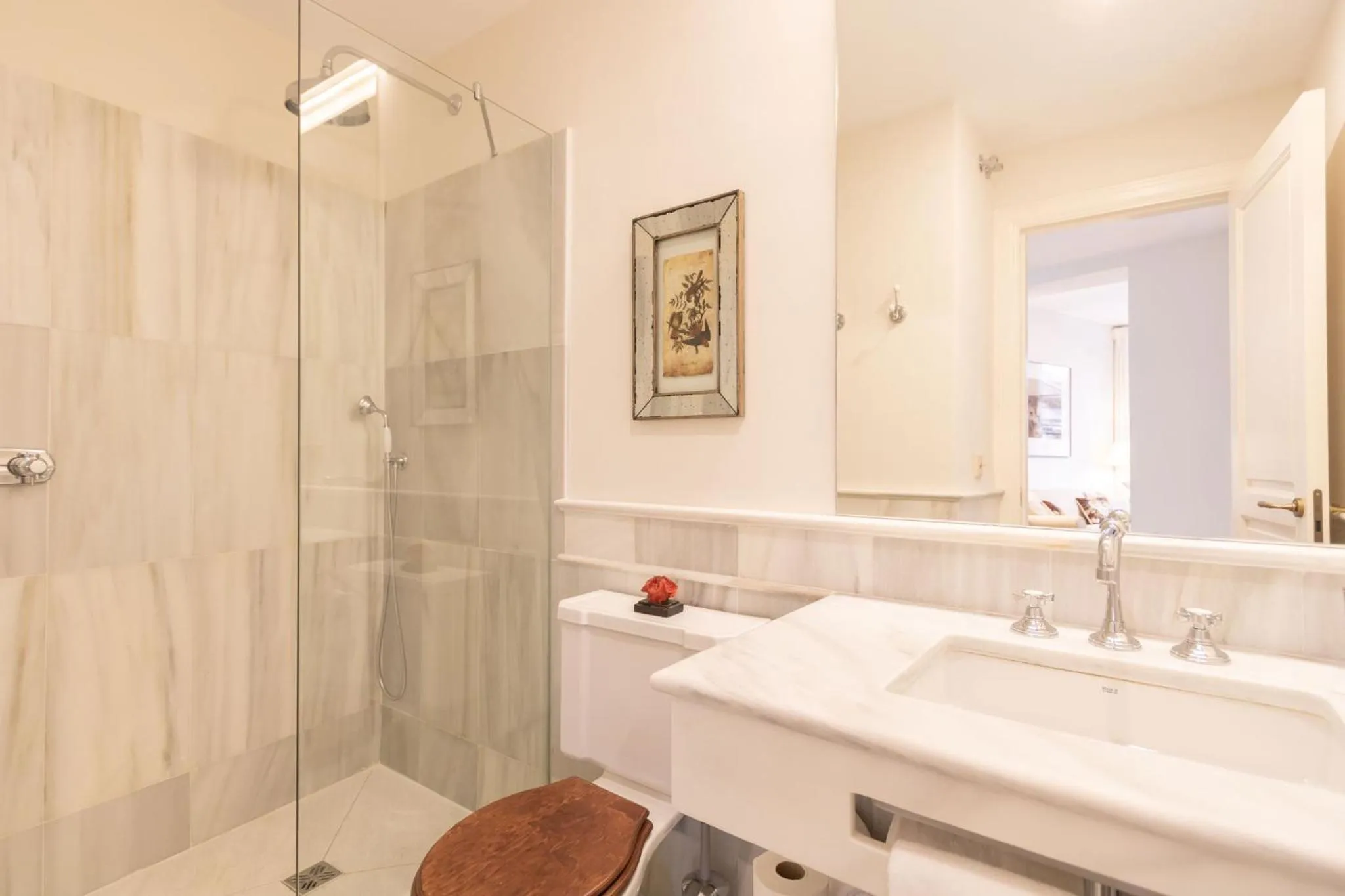 Bathroom in Casa de la Moneda Residences Sevilla