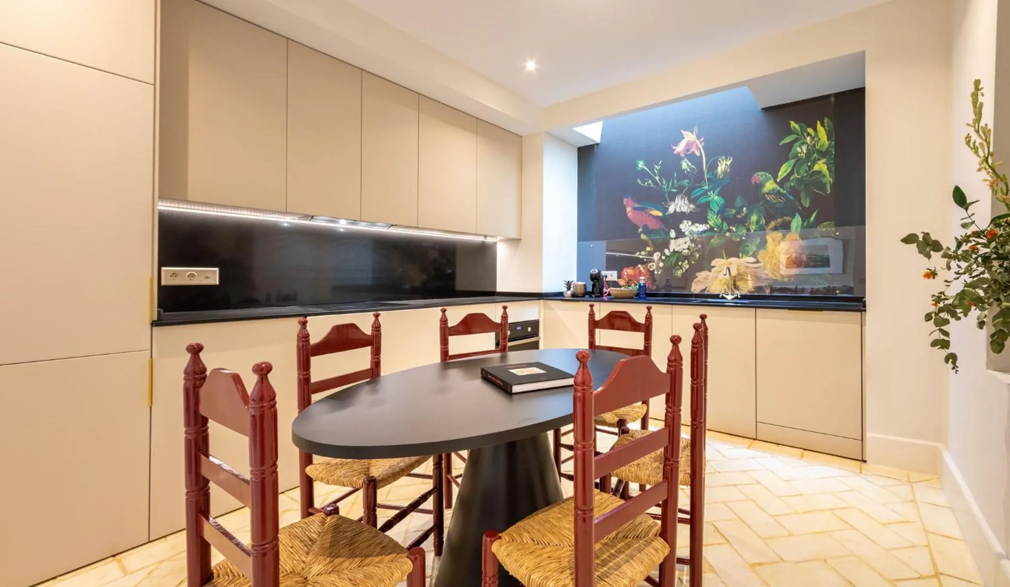 Kitchen or kitchenette in Casa de la Moneda Residences Sevilla