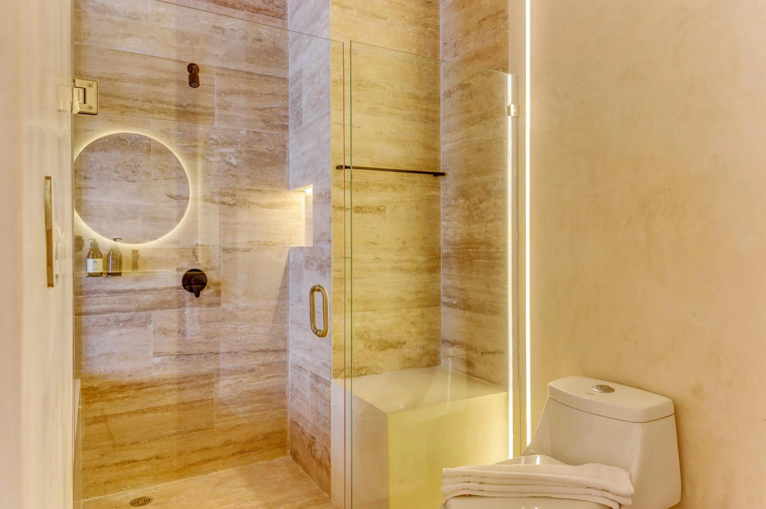 Shower in Eterna Tulum