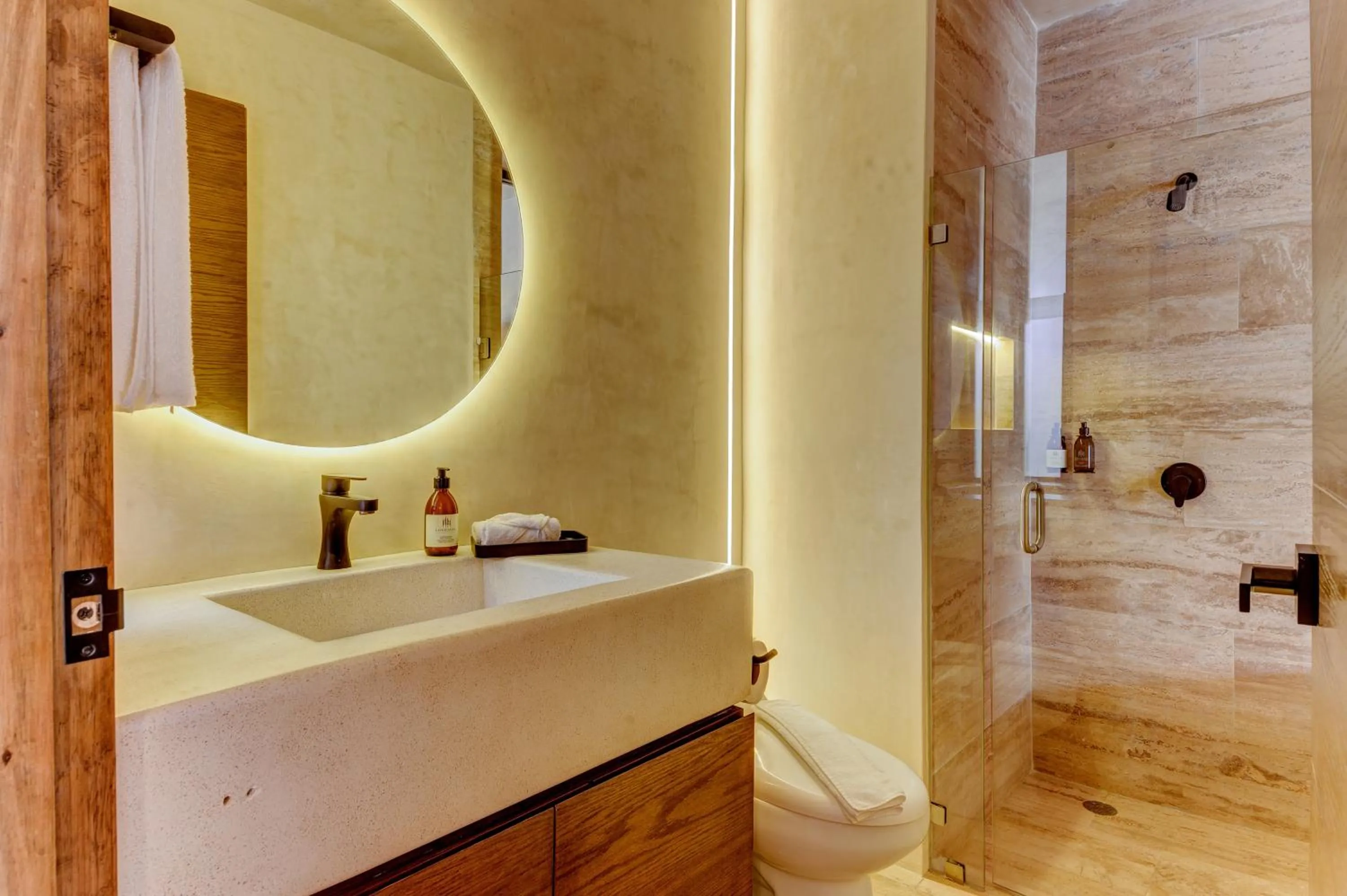 Shower in Eterna Tulum