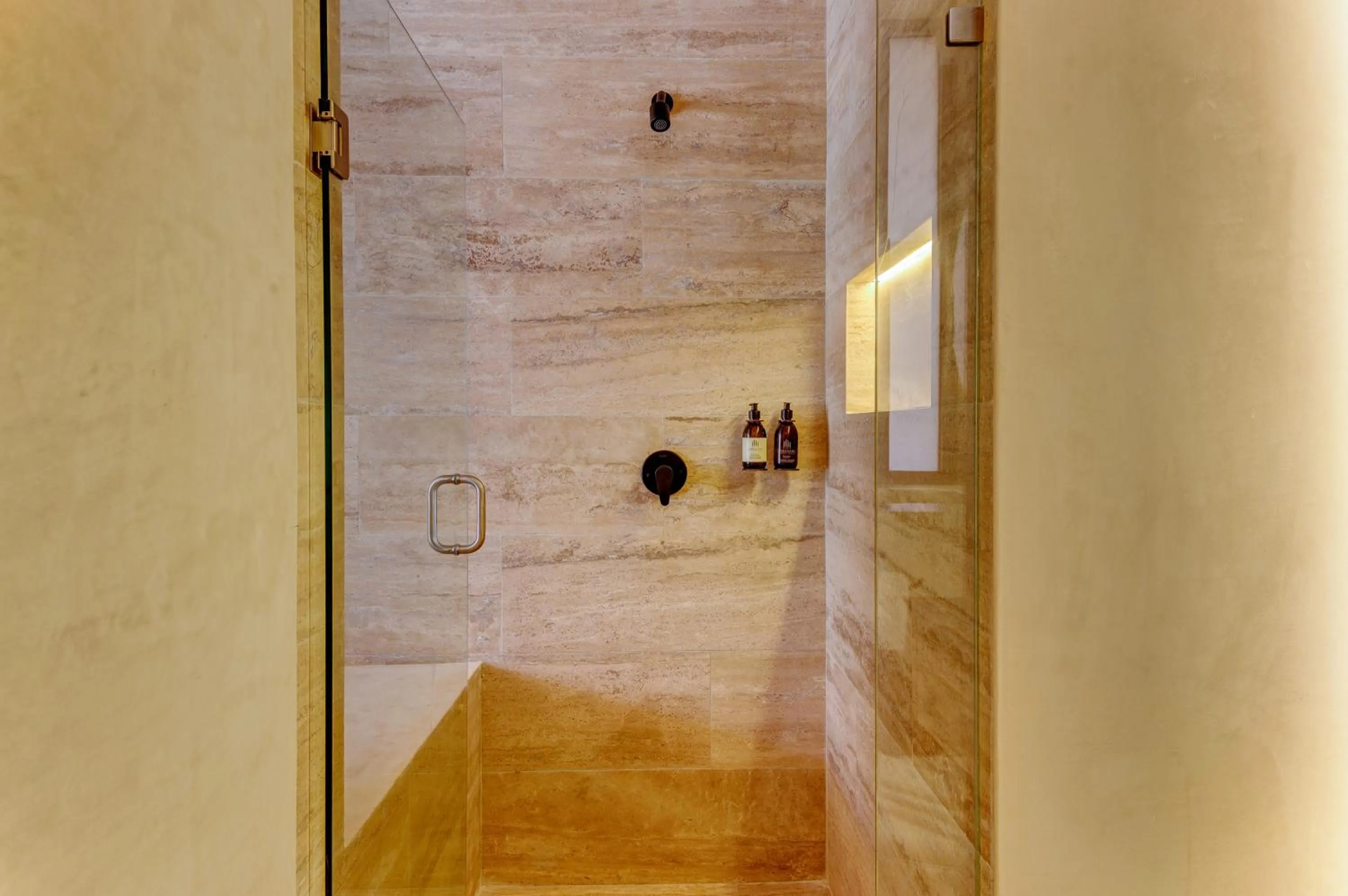 Shower in Eterna Tulum