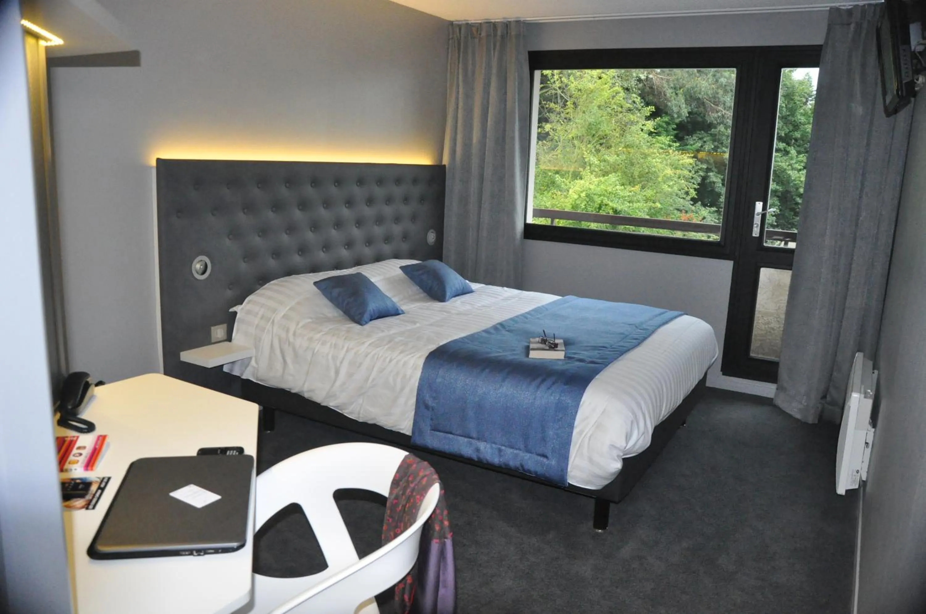 Property building, Bed in The Originals City, Hôtel Les Caps, Saint-Brieuc Est