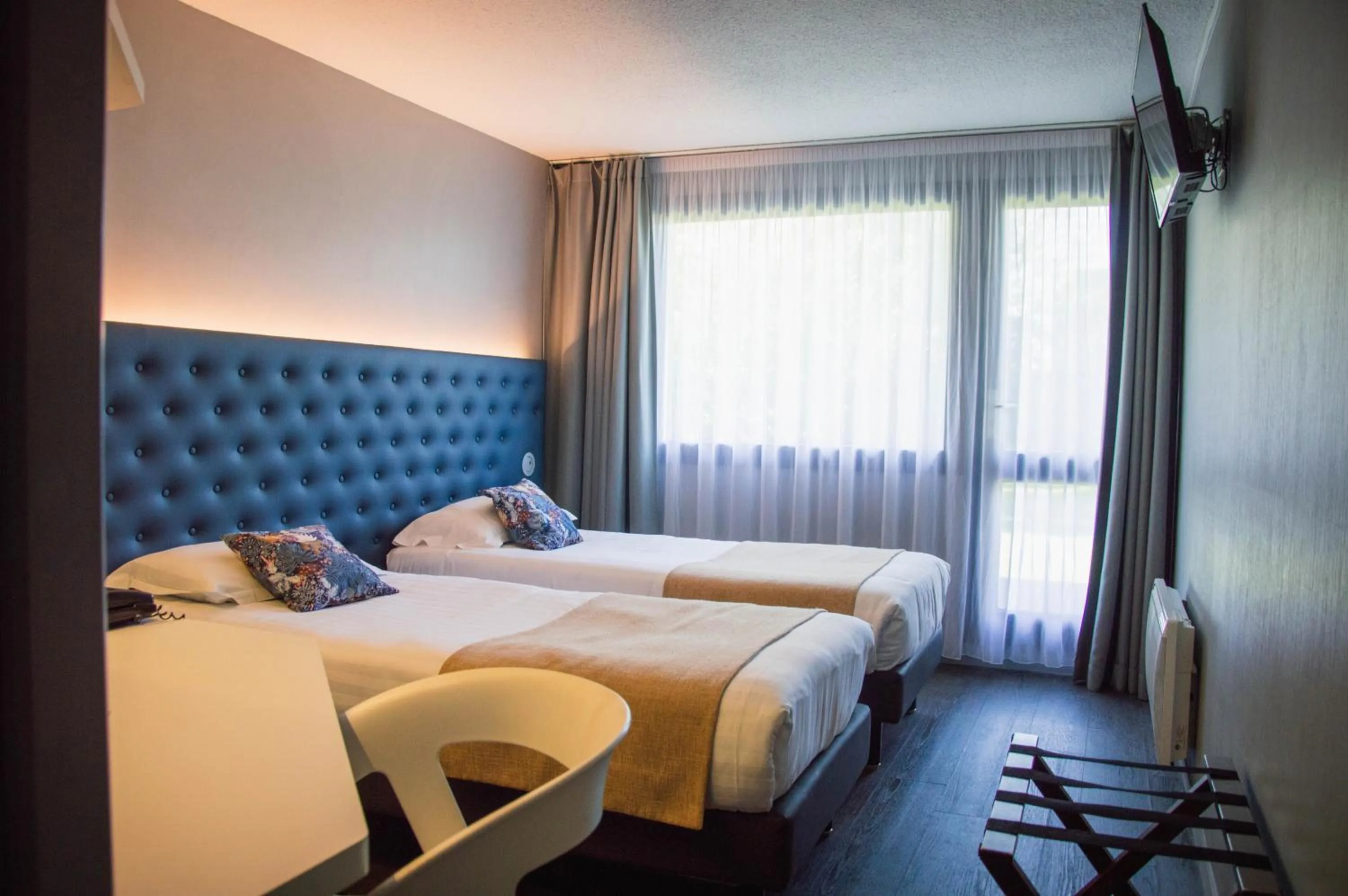 Property building, Bed in The Originals City, Hôtel Les Caps, Saint-Brieuc Est