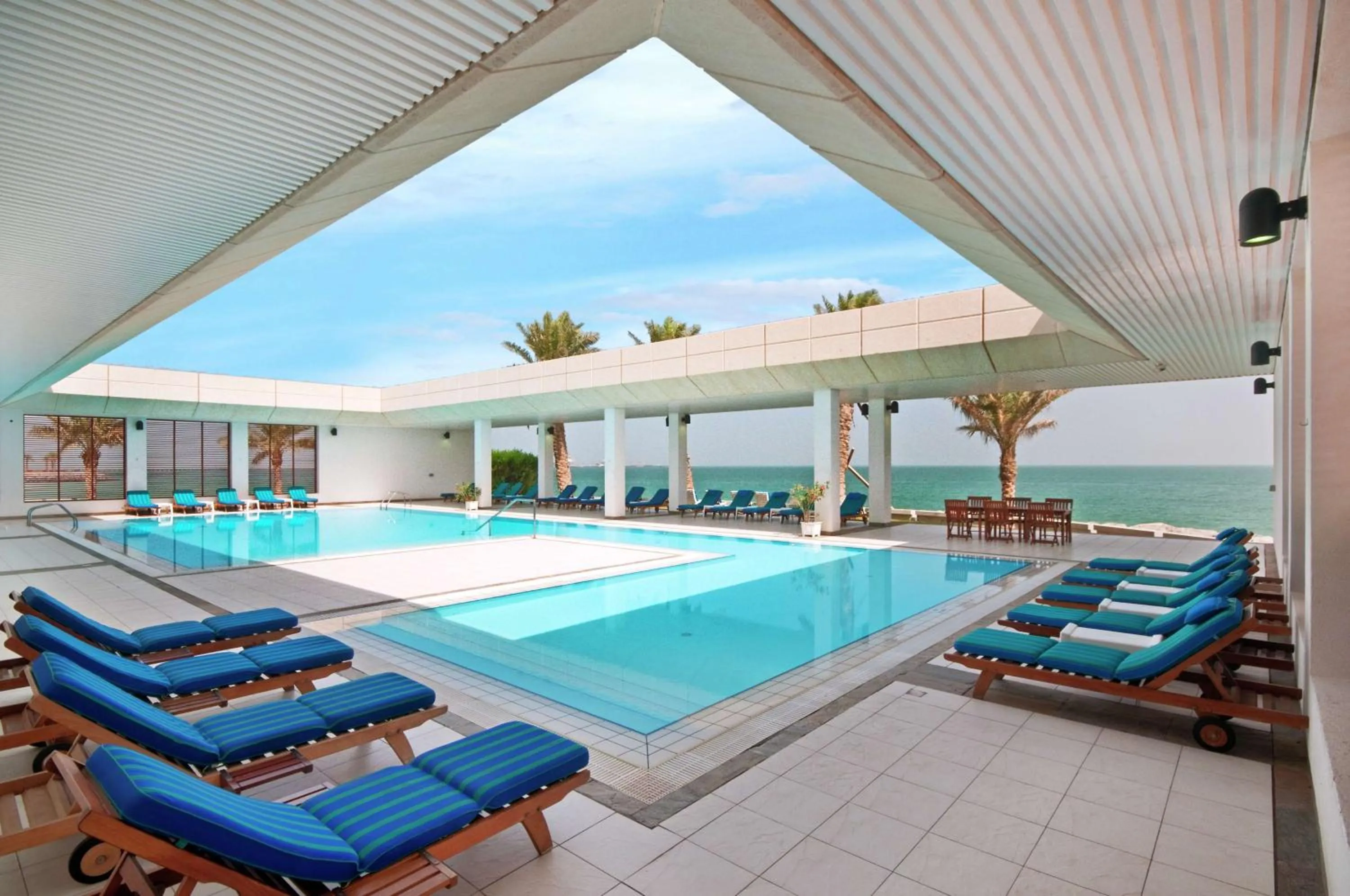 Pool view, Swimming Pool in Hilton Kuwait Resort