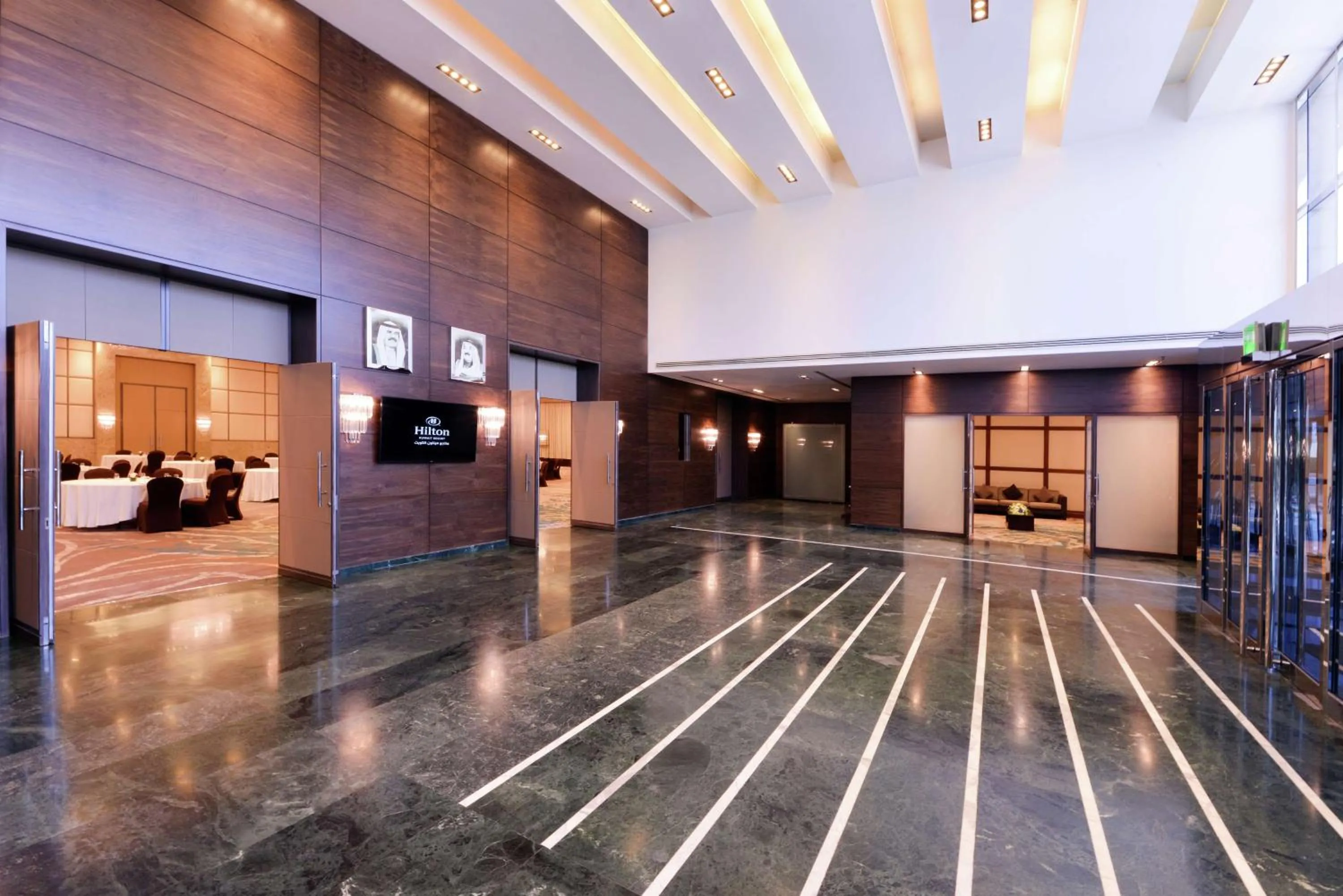 Meeting/conference room, Lobby/Reception in Hilton Kuwait Resort
