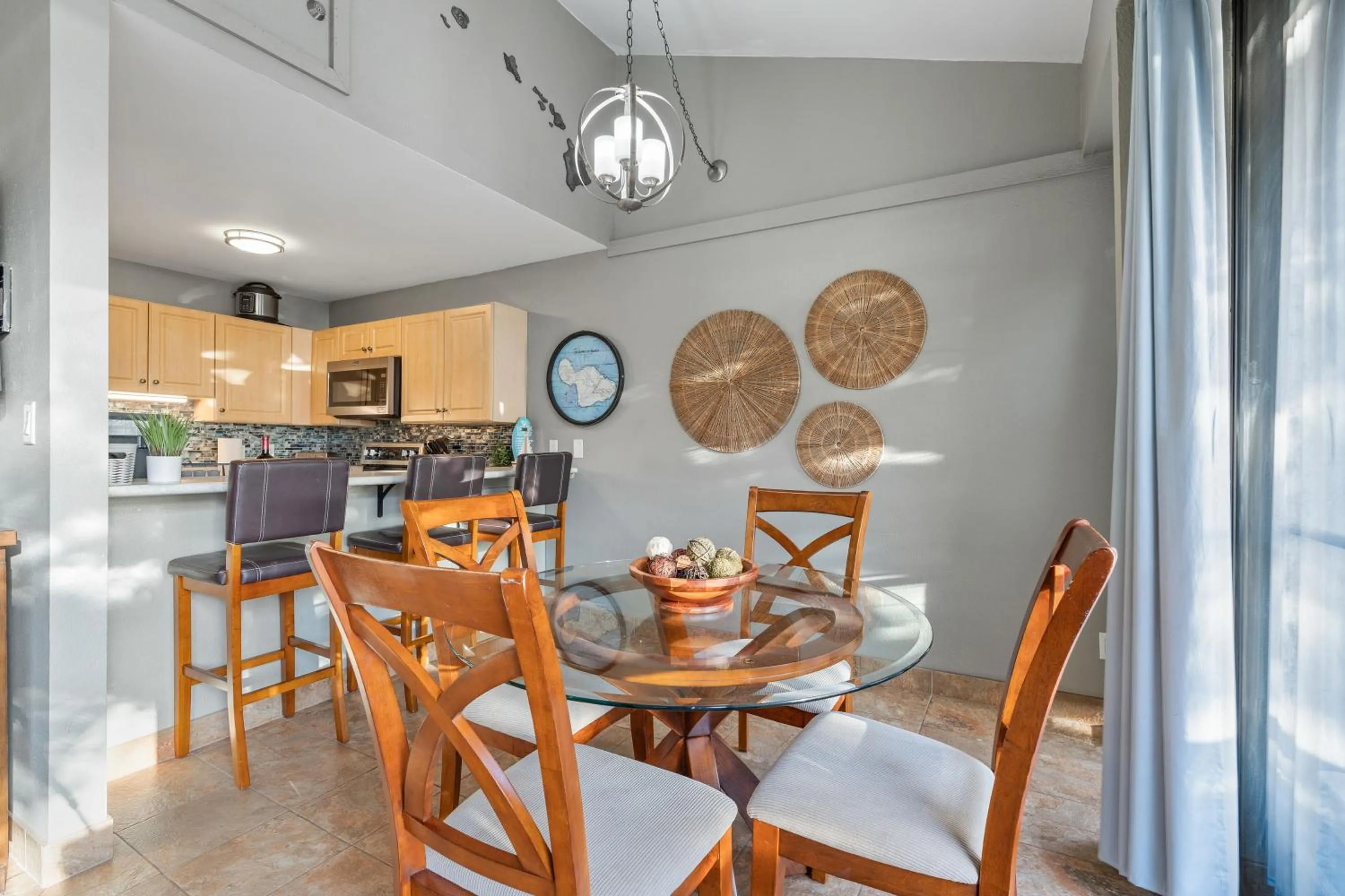 Kitchen or kitchenette in Maui Beach Retreat