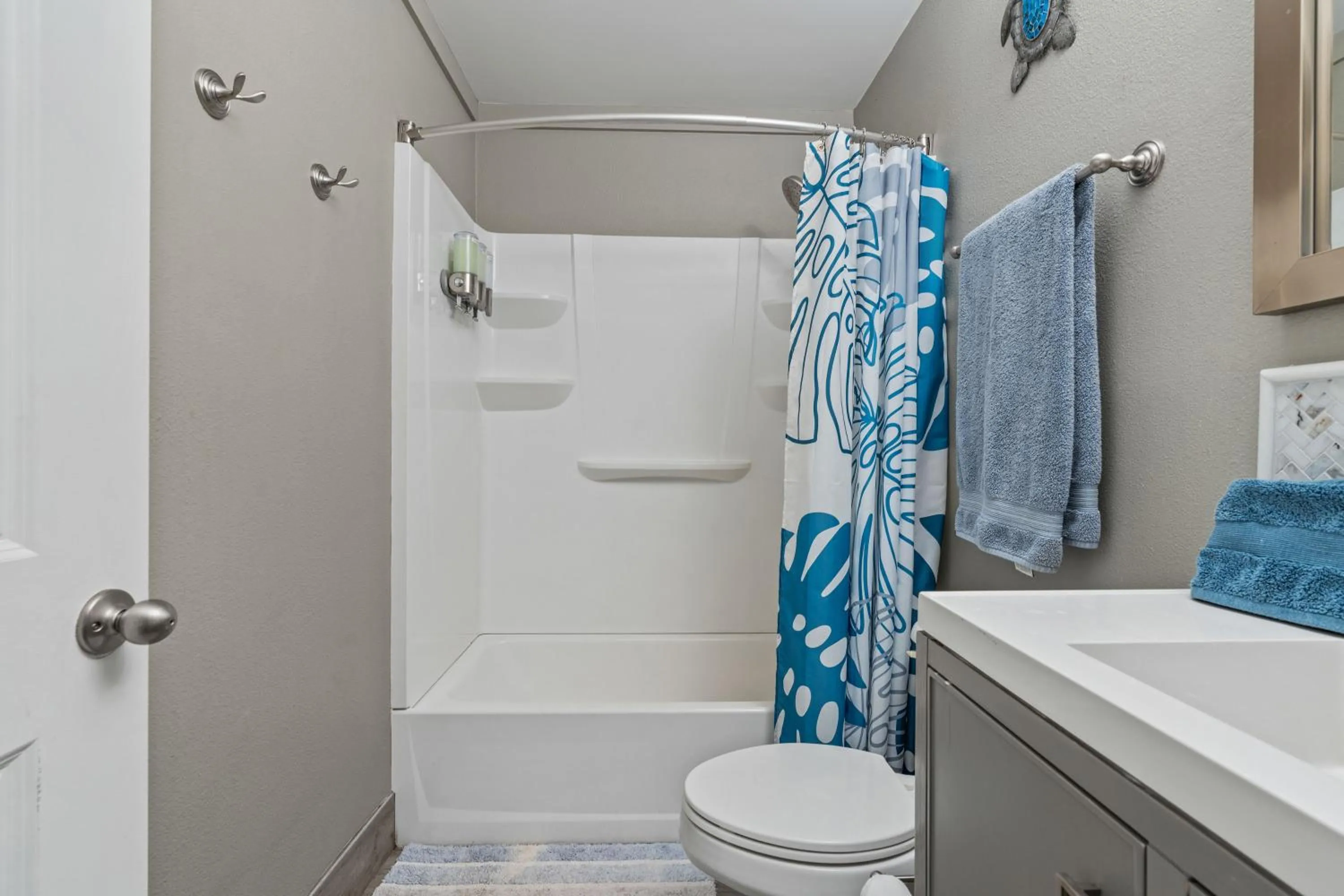 Shower in Maui Beach Retreat