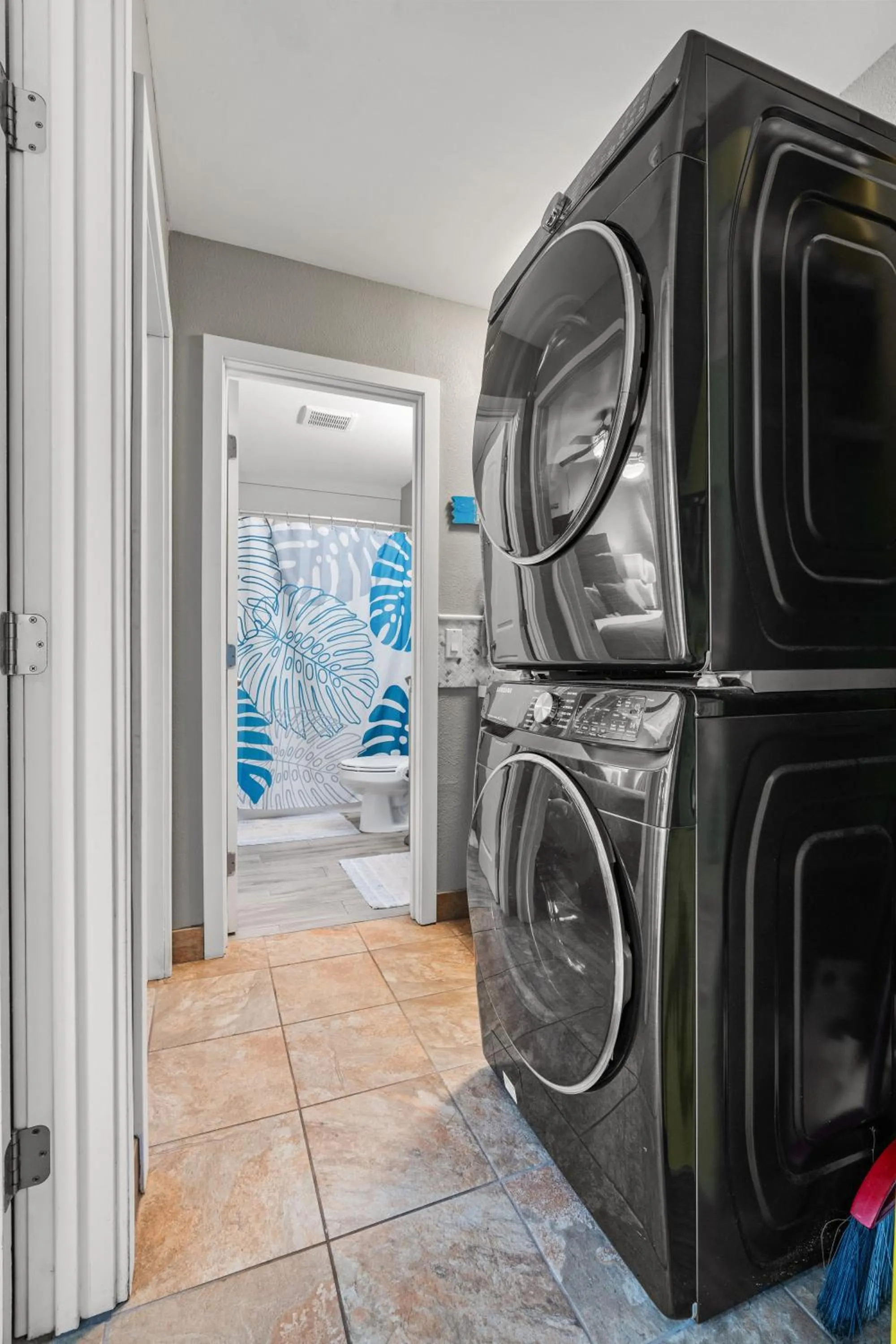 washing machine in Maui Beach Retreat