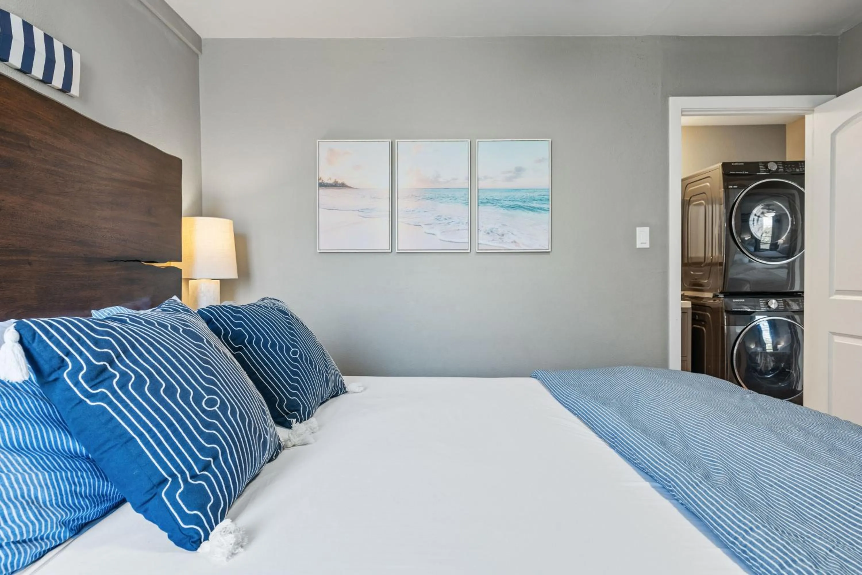 Bed in Maui Beach Retreat