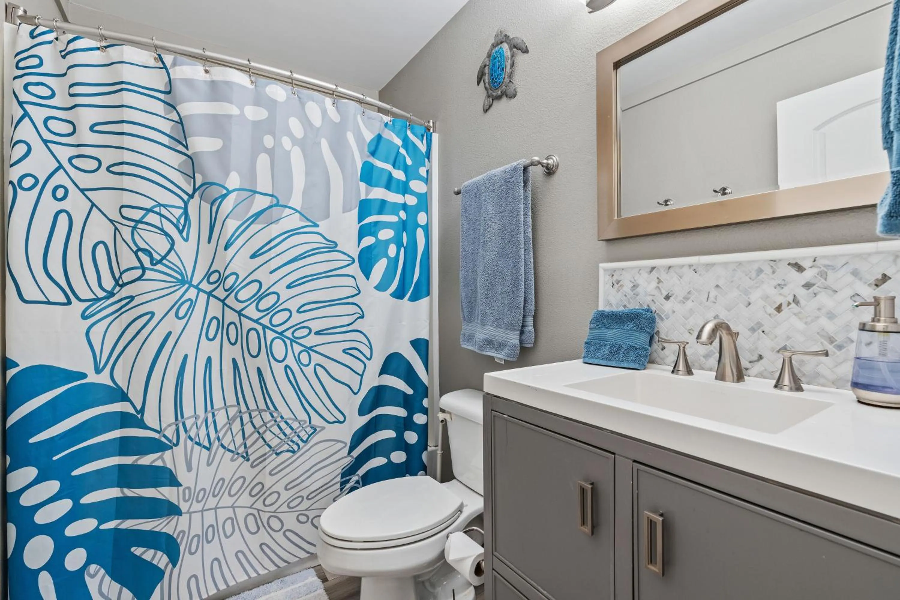 Shower in Maui Beach Retreat