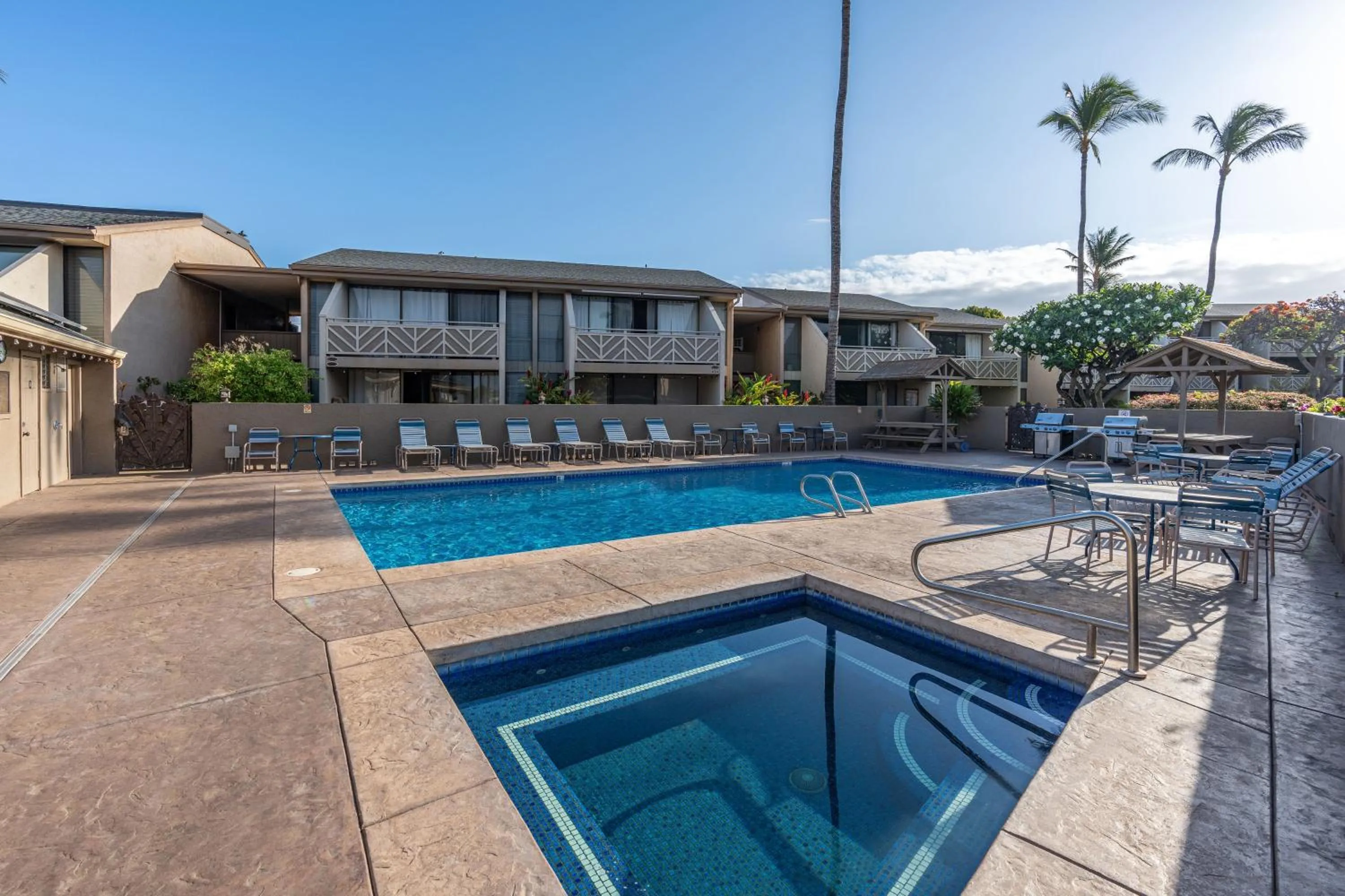 Property building in Maui Beach Retreat