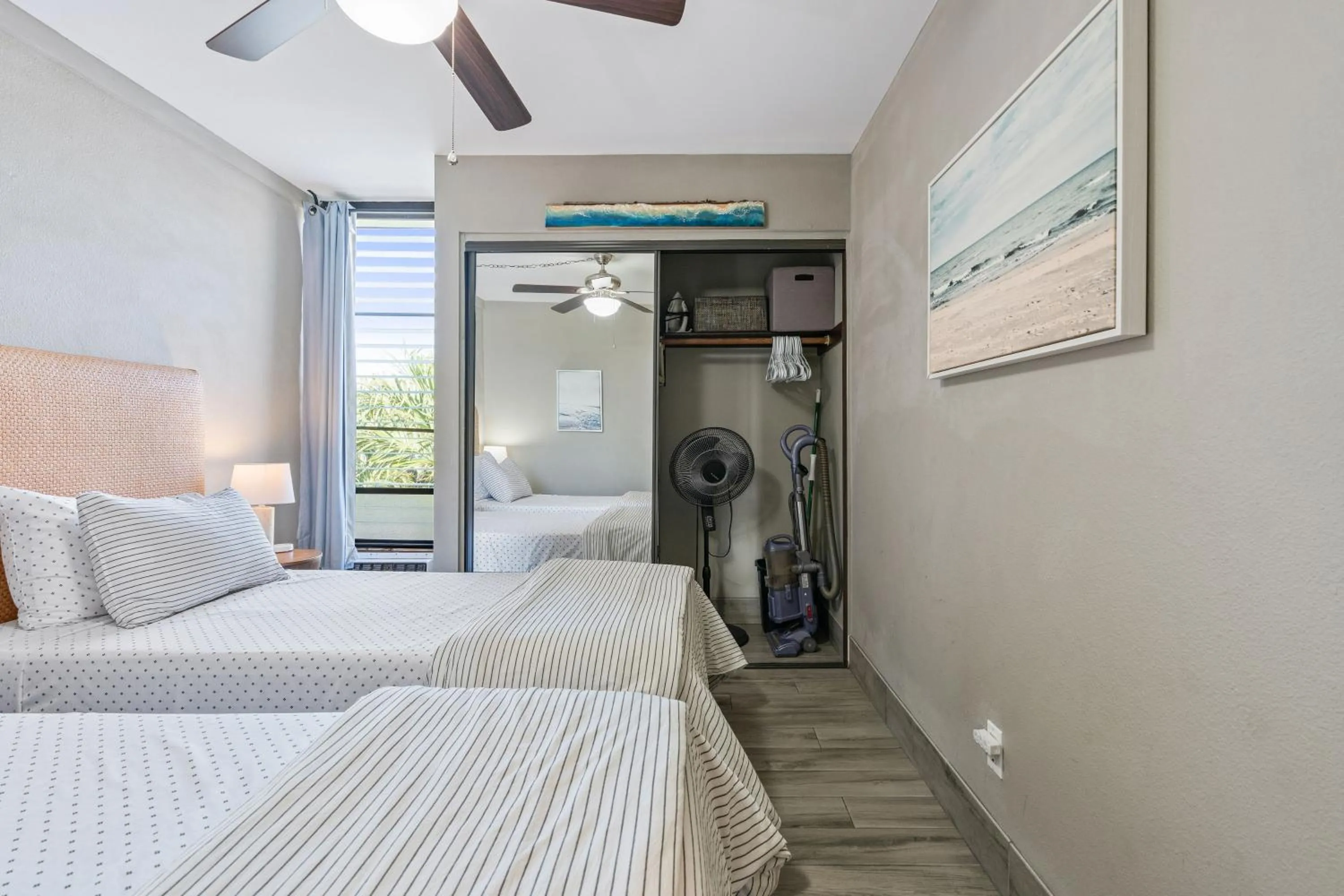 Photo of the whole room, Bed in Maui Beach Retreat