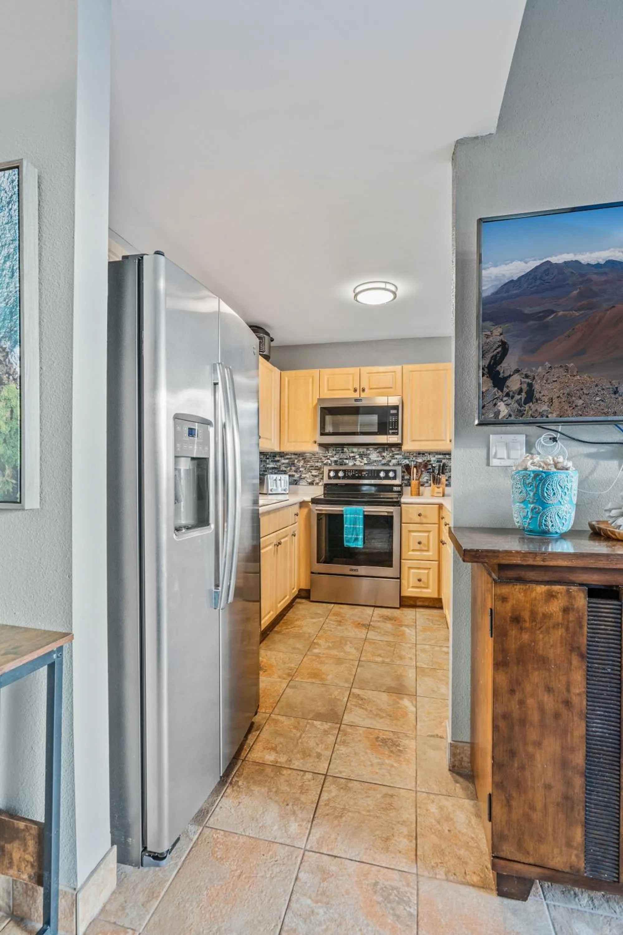 Kitchen or kitchenette in Maui Beach Retreat