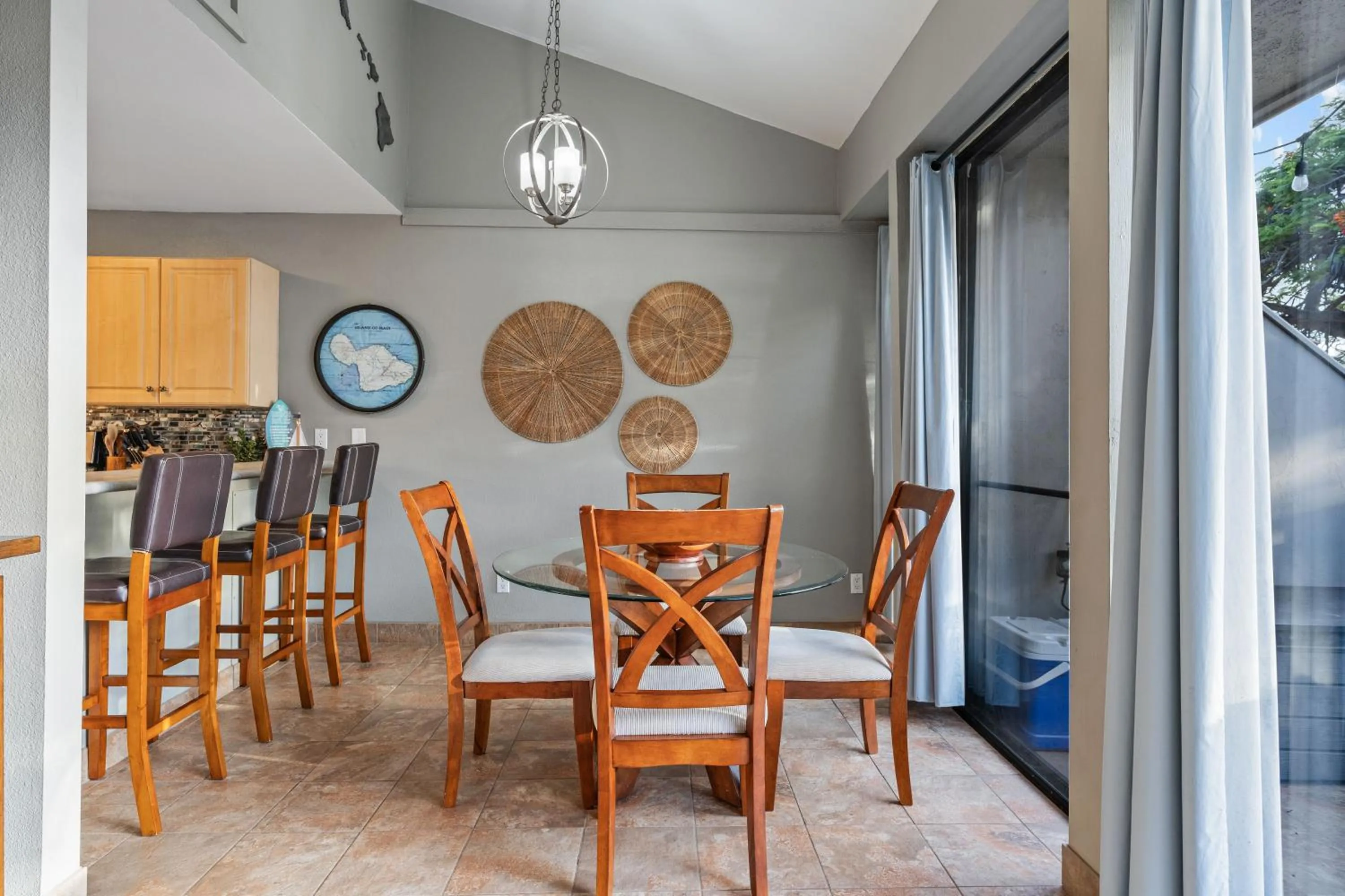 Kitchen or kitchenette in Maui Beach Retreat