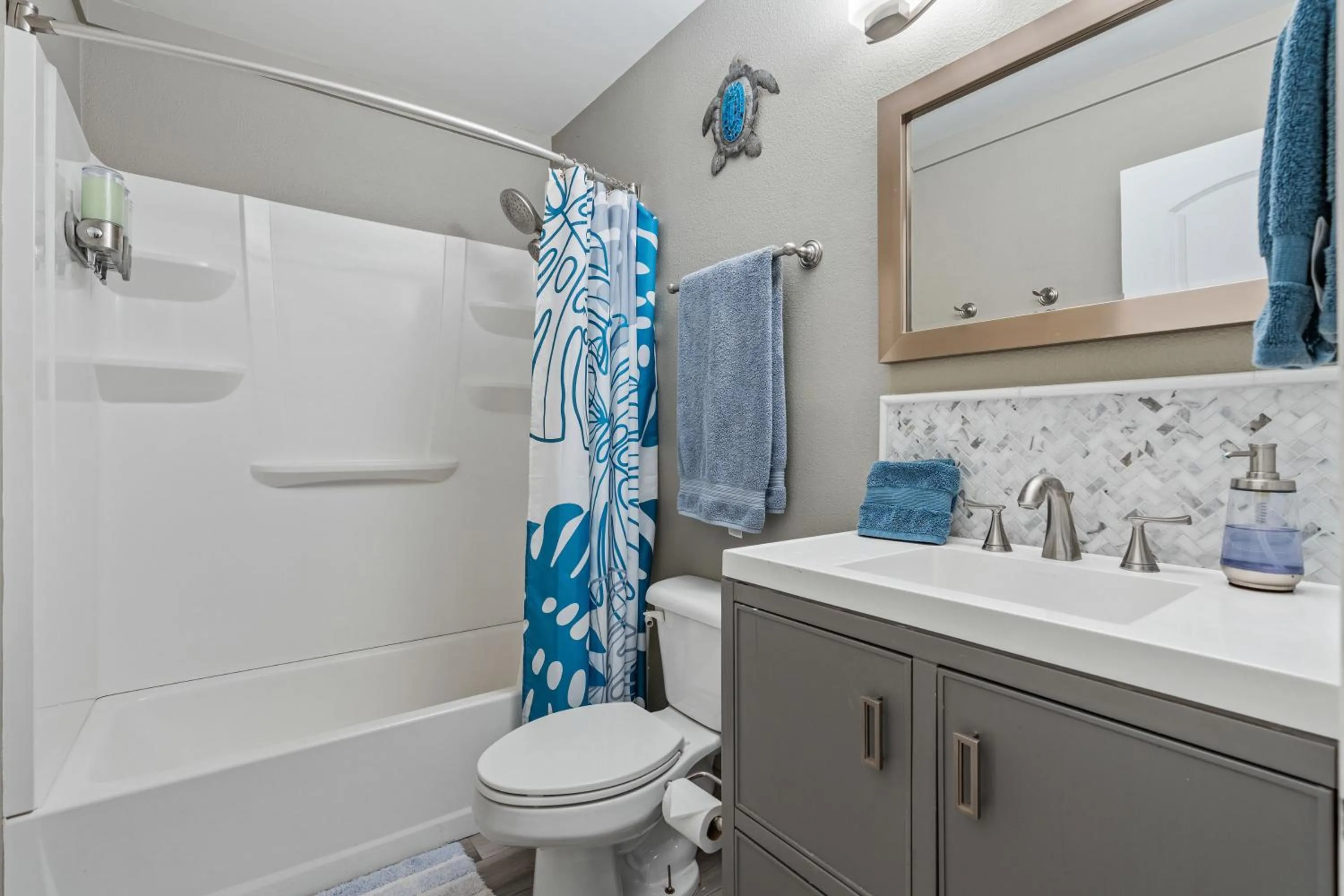Shower in Maui Beach Retreat