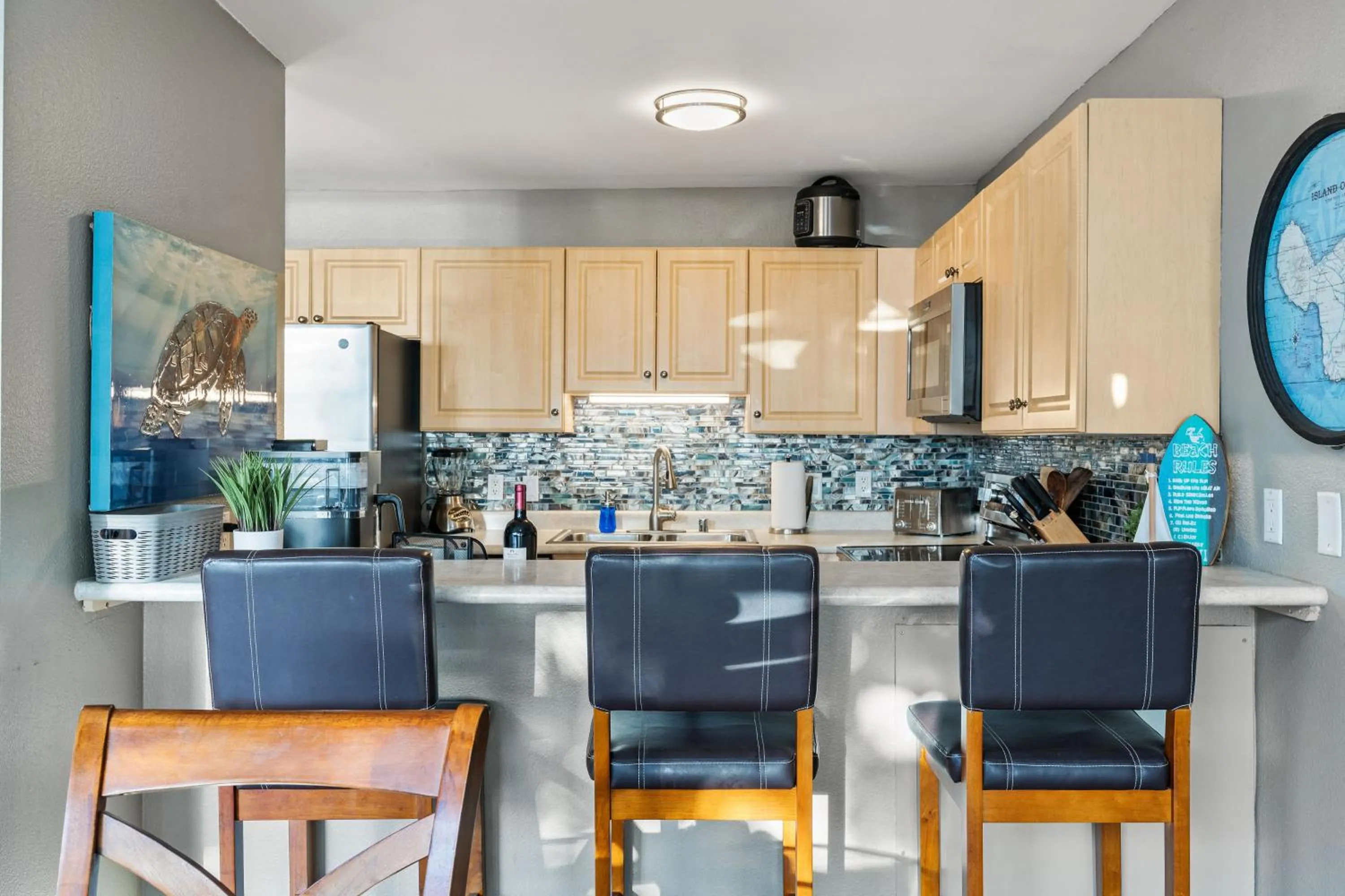 Kitchen or kitchenette in Maui Beach Retreat