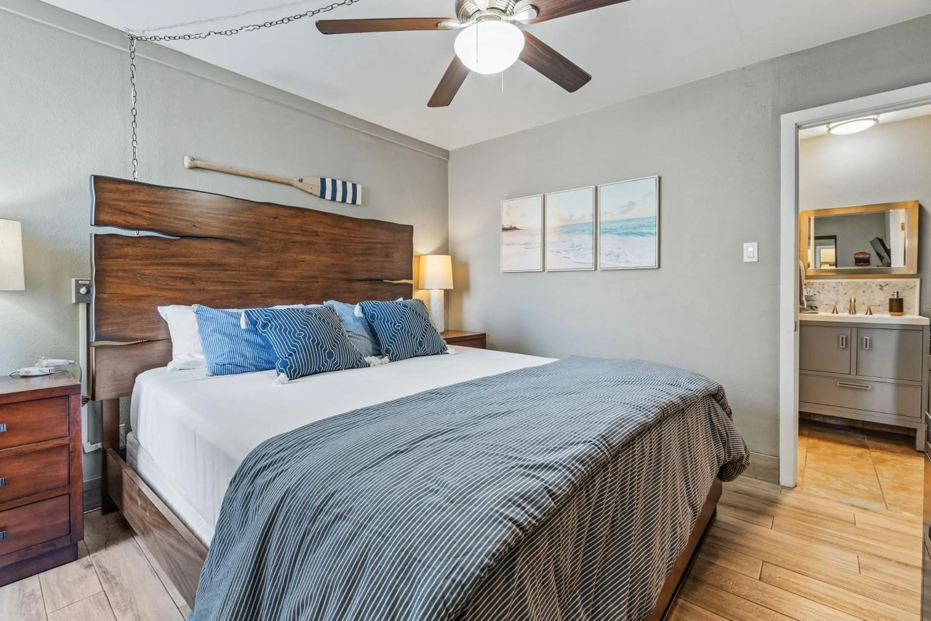 Bed in Maui Beach Retreat