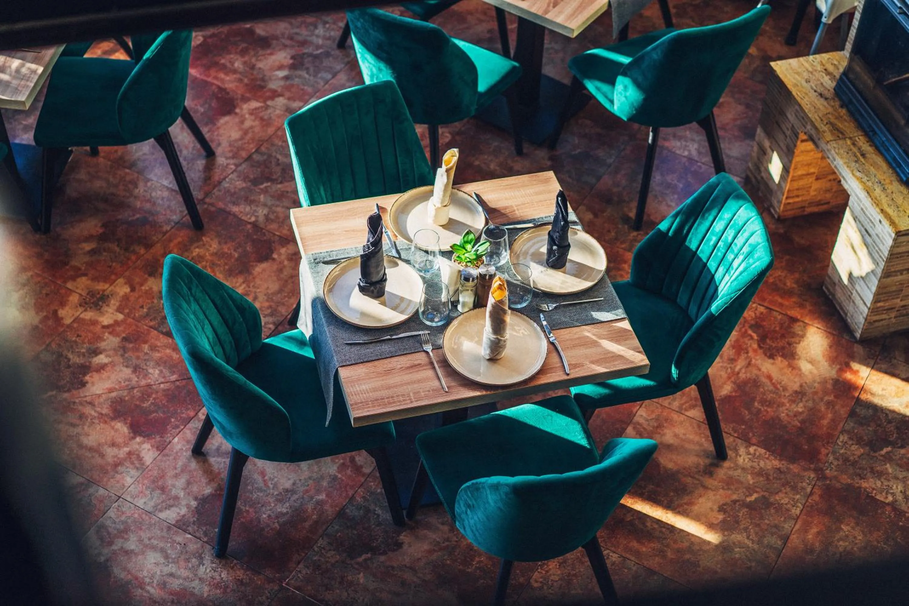 Restaurant/places to eat in CONTELE VLADIMIR