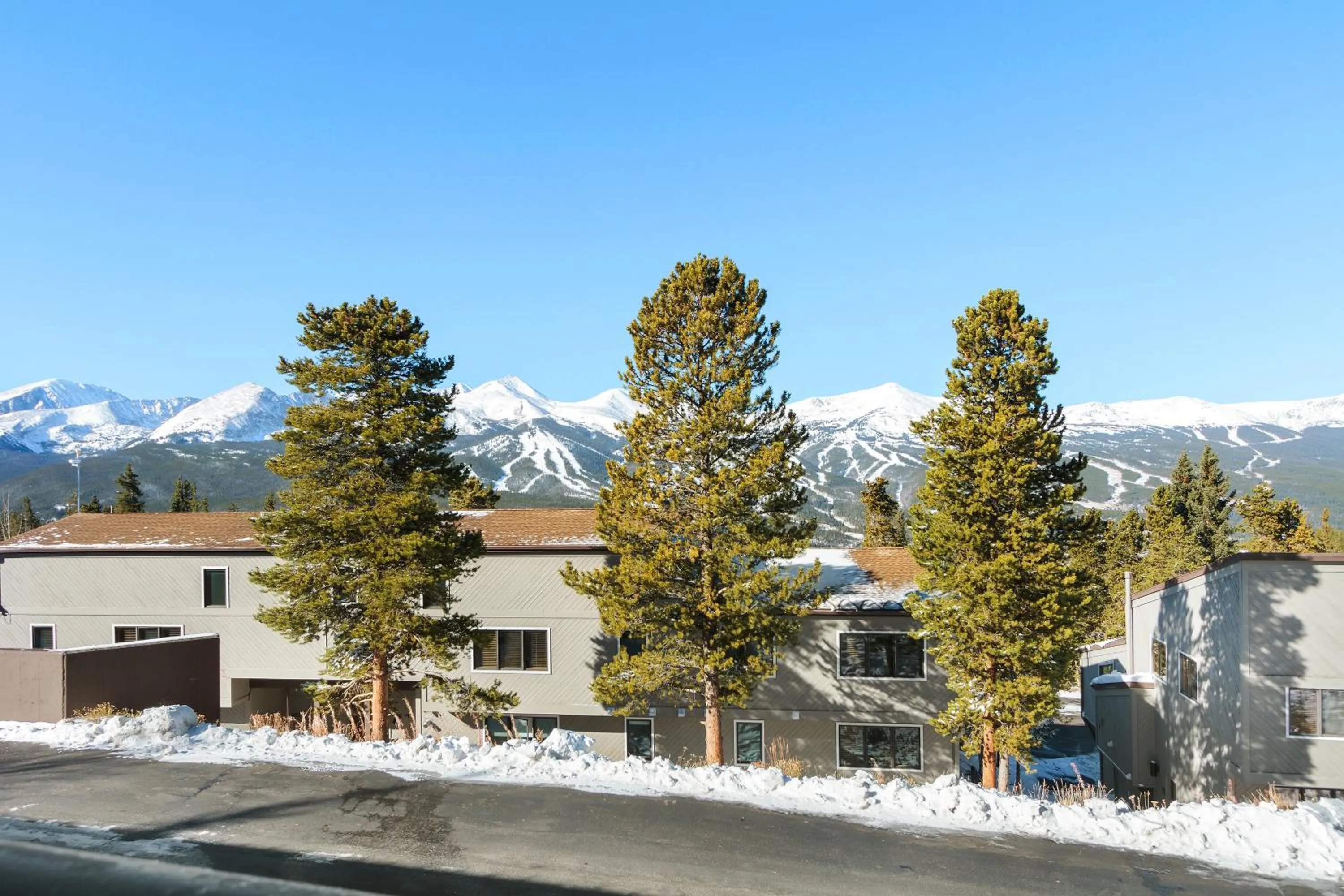 Property building in Gold Point Resort Breckenridge by Vacatia
