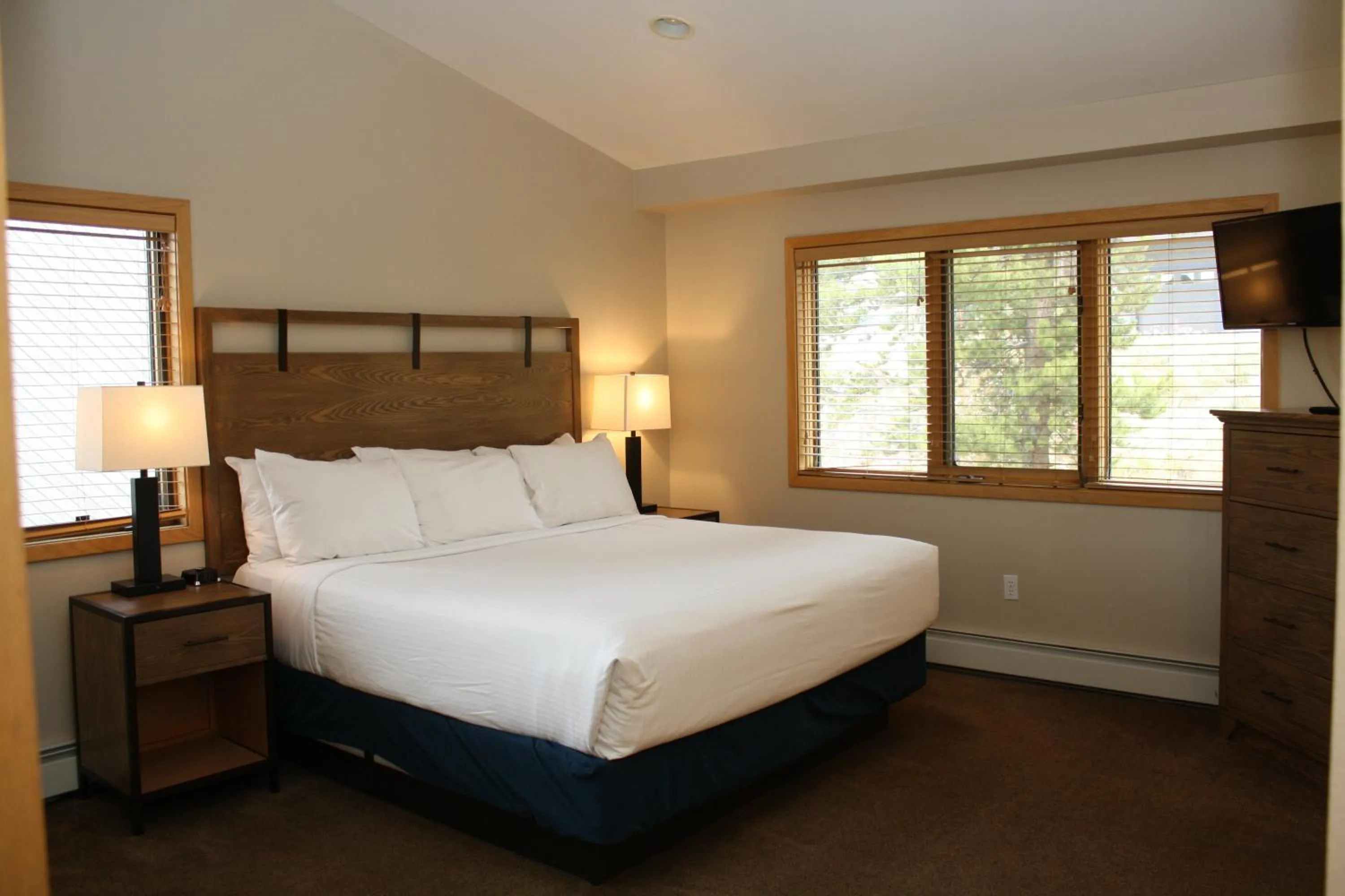 Bed in Gold Point Resort Breckenridge by Vacatia