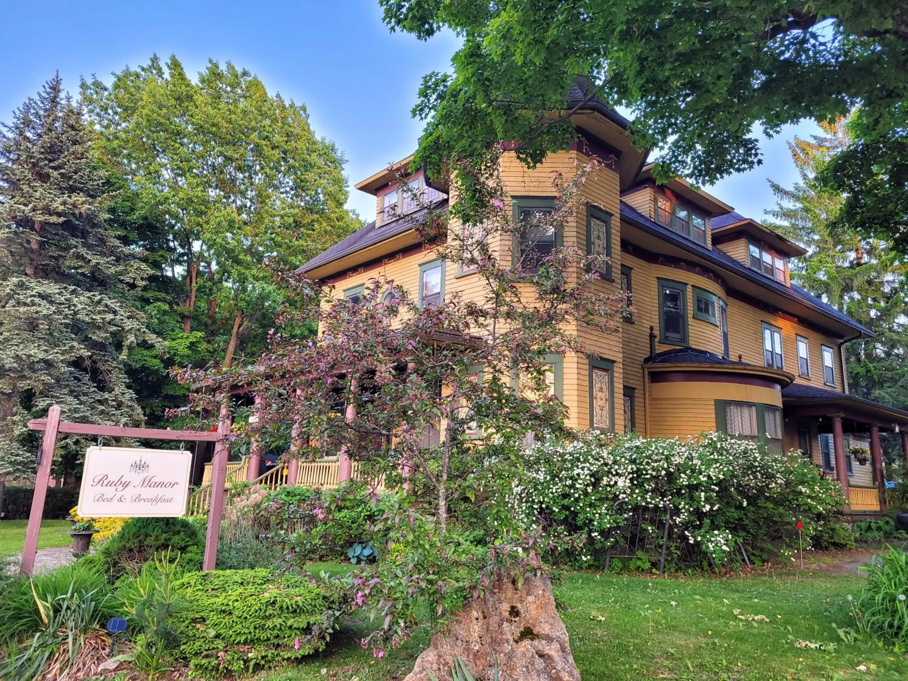 Ruby Manor Bed & Breakfast Ruby Manor Bed & Breakfast