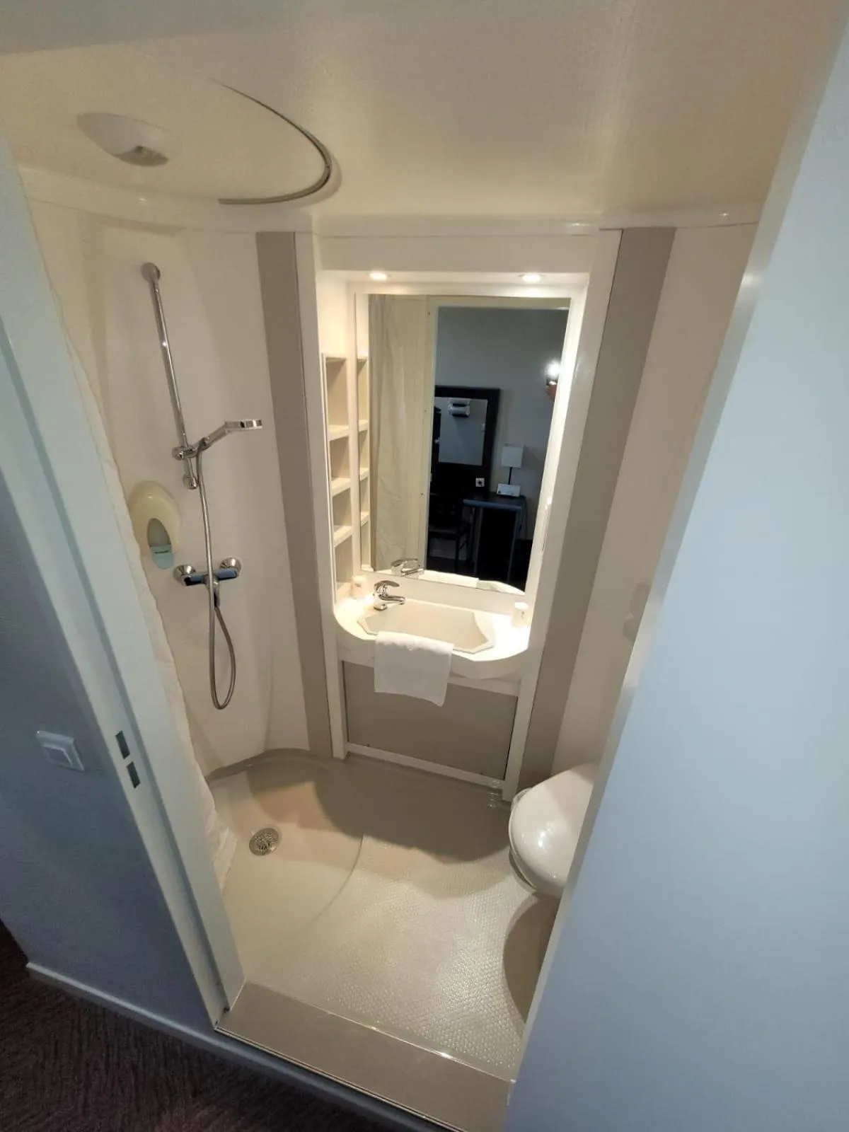 Toilet in BRAUCOL Hotel