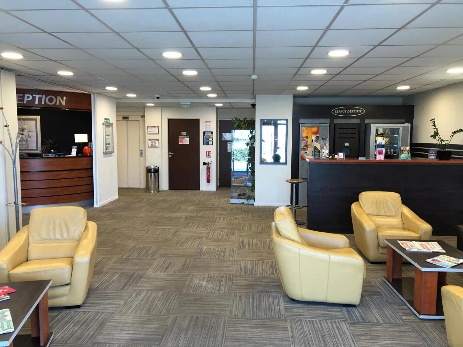 Lobby or reception in BRAUCOL Hotel