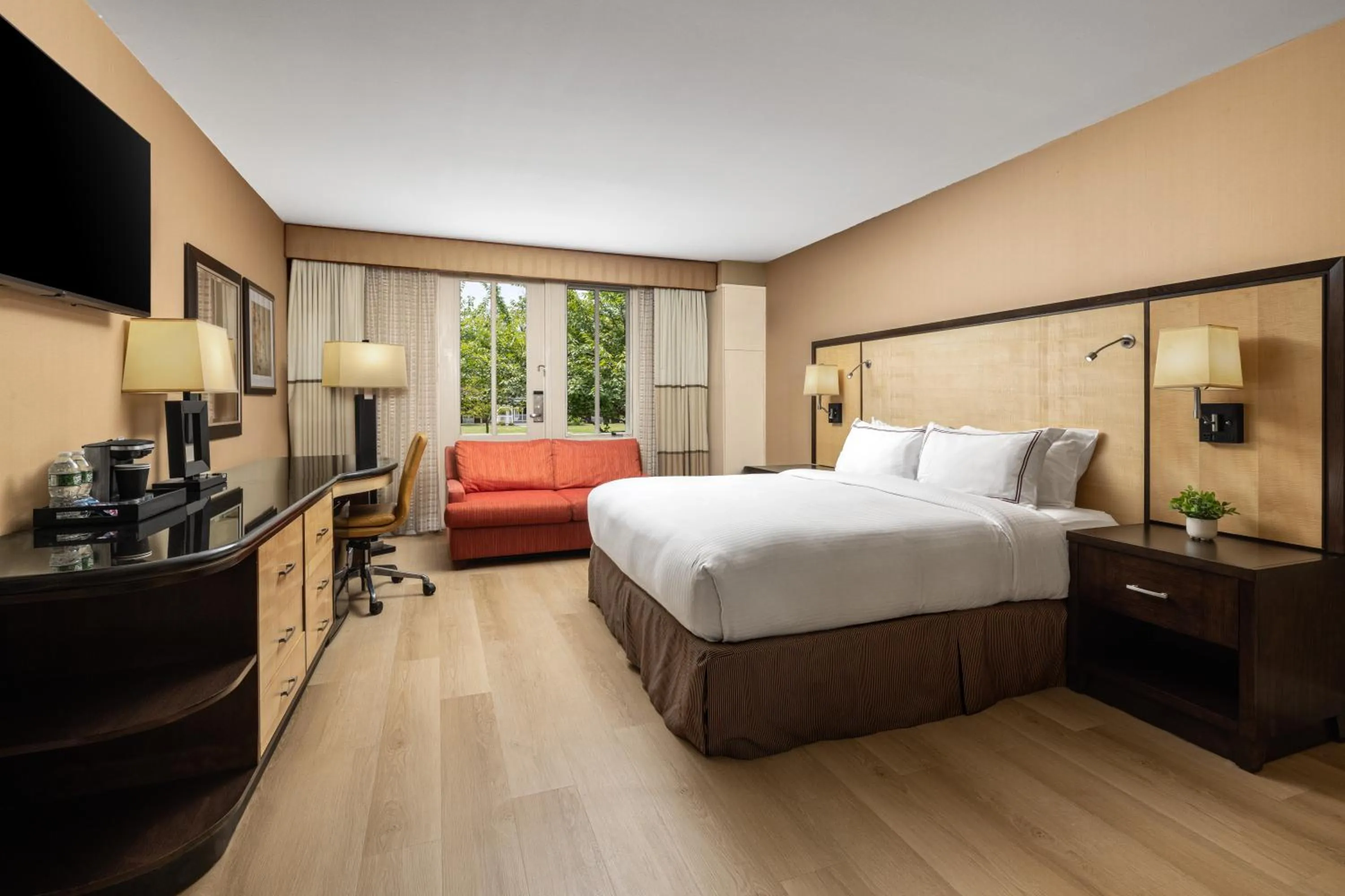 Bed in Sleepy Hollow Hotel