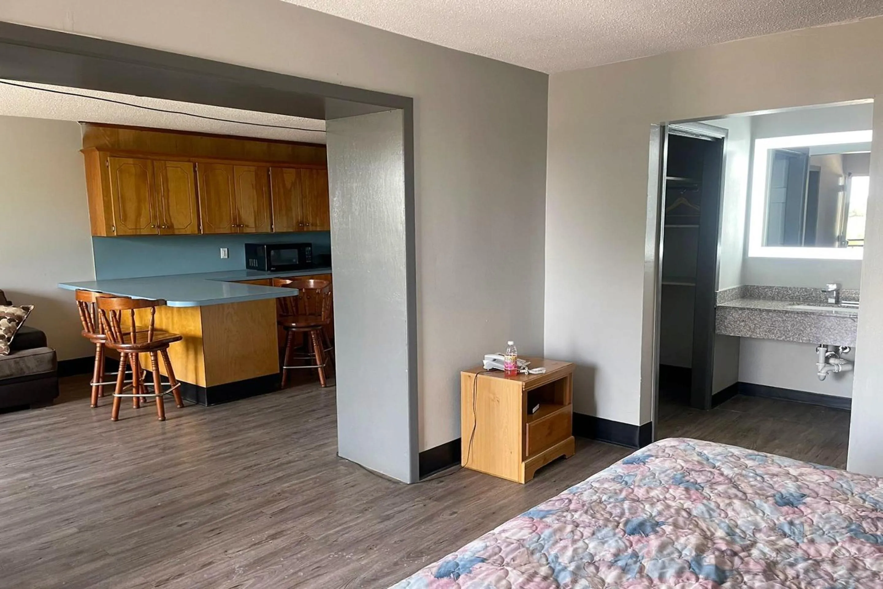 Bedroom in Hotel Comfort Stay by OYO Texarkana East, AR I-30