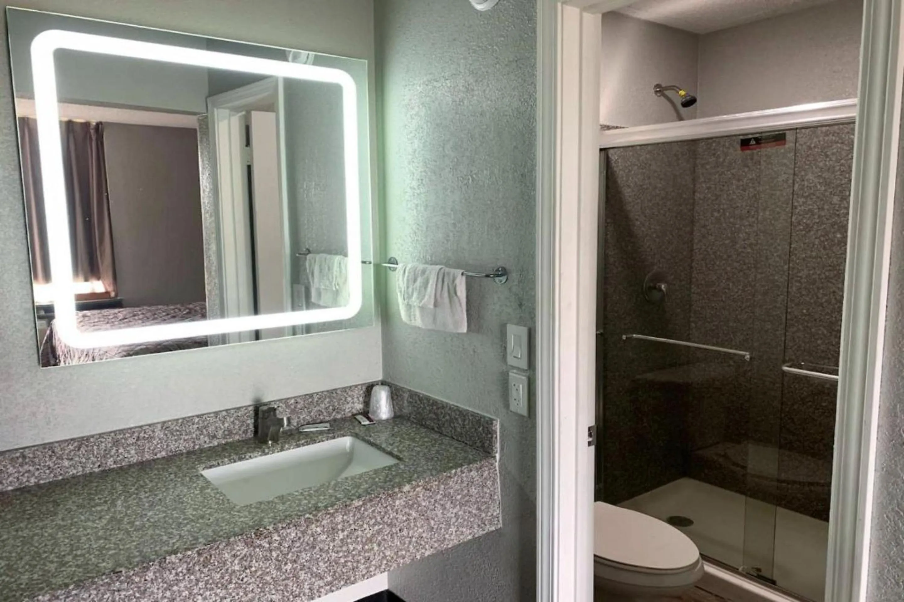 Bathroom in Hotel Comfort Stay by OYO Texarkana East, AR I-30