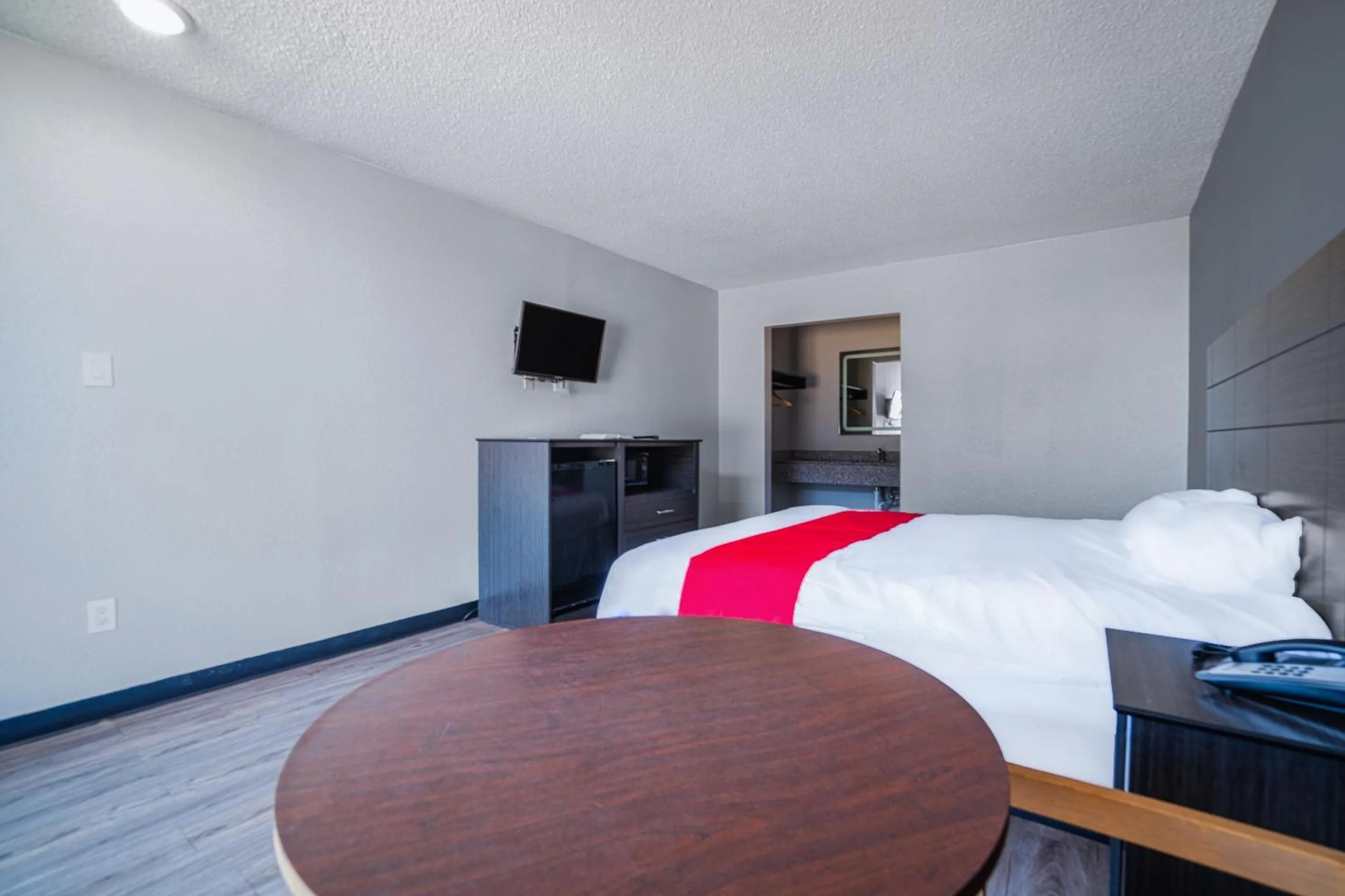 Bedroom in Hotel Comfort Stay by OYO Texarkana East, AR I-30