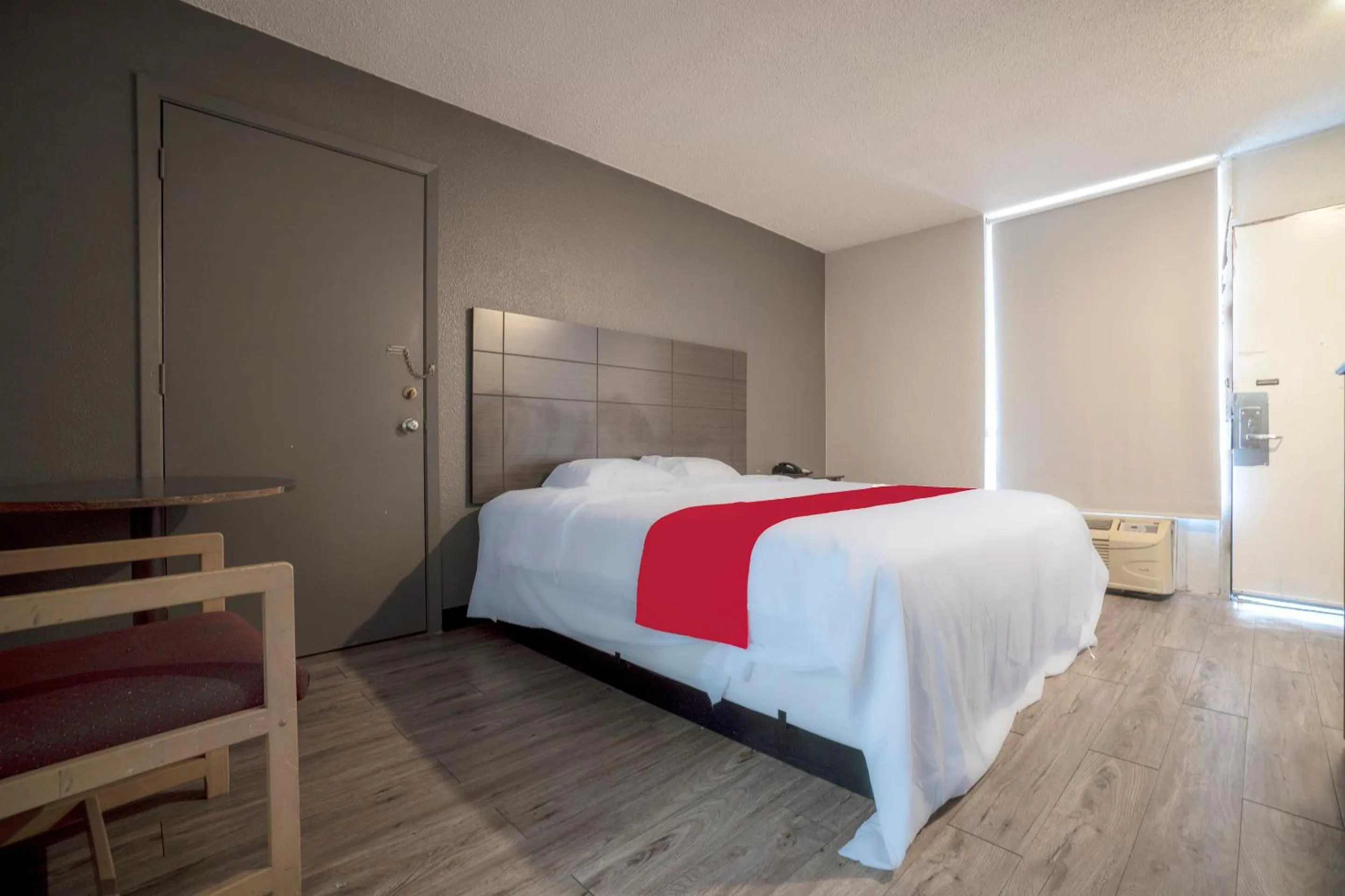 Bedroom in Hotel Comfort Stay by OYO Texarkana East, AR I-30