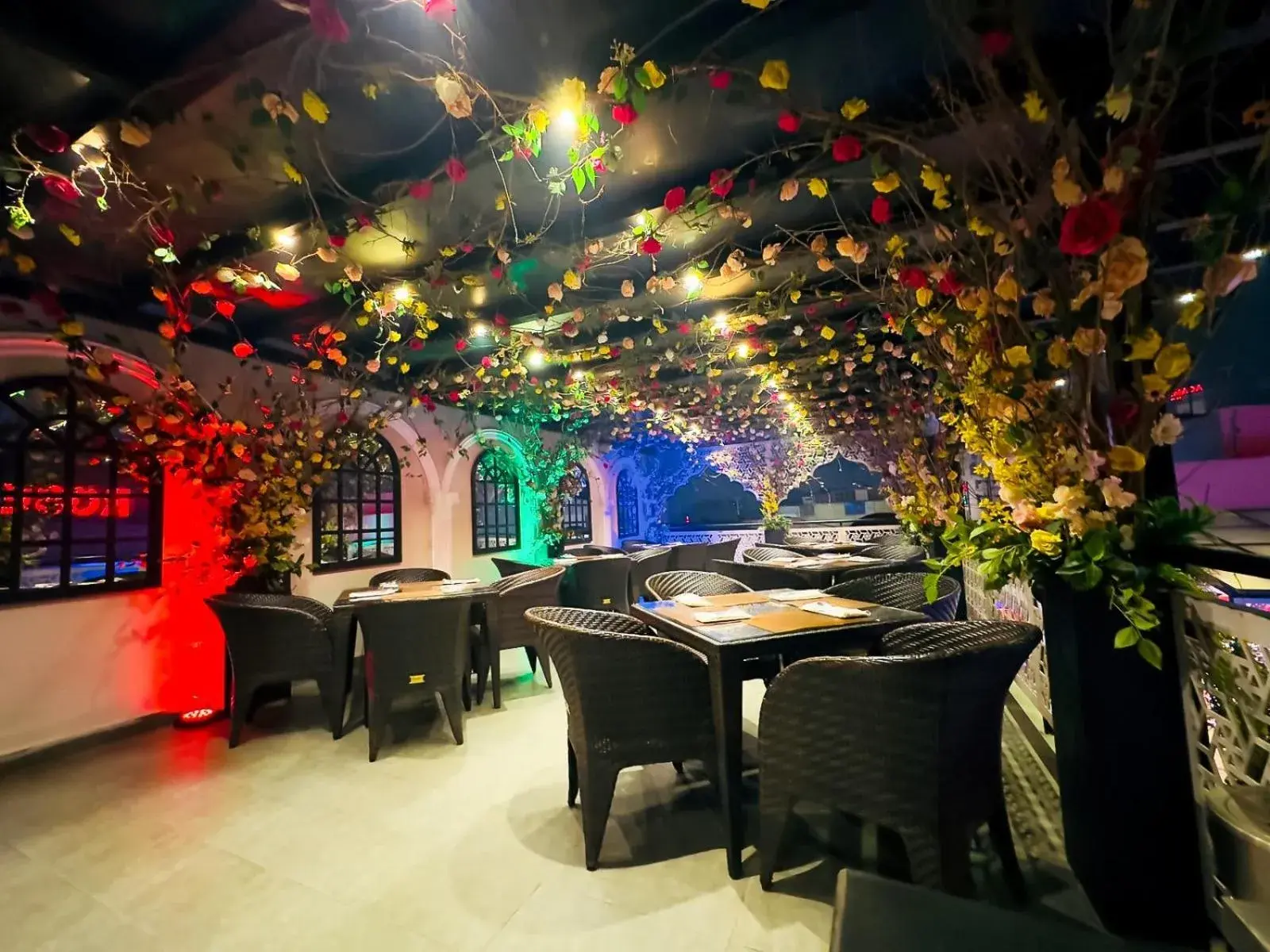 Restaurant/places to eat in Rose Palace Hotel, Gulberg Restaurant/places to eat in Rose Palace Hotel, Gulberg