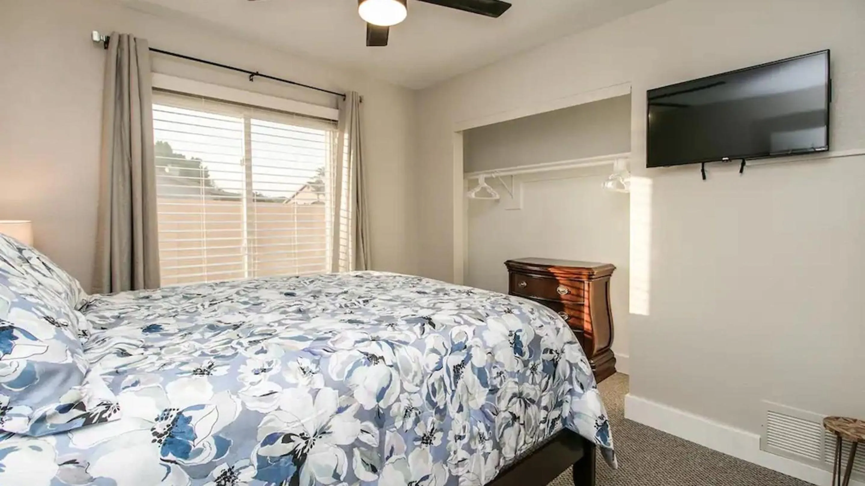 Other, Bed in Spectacular Hilltop Home wResort Like Backyard