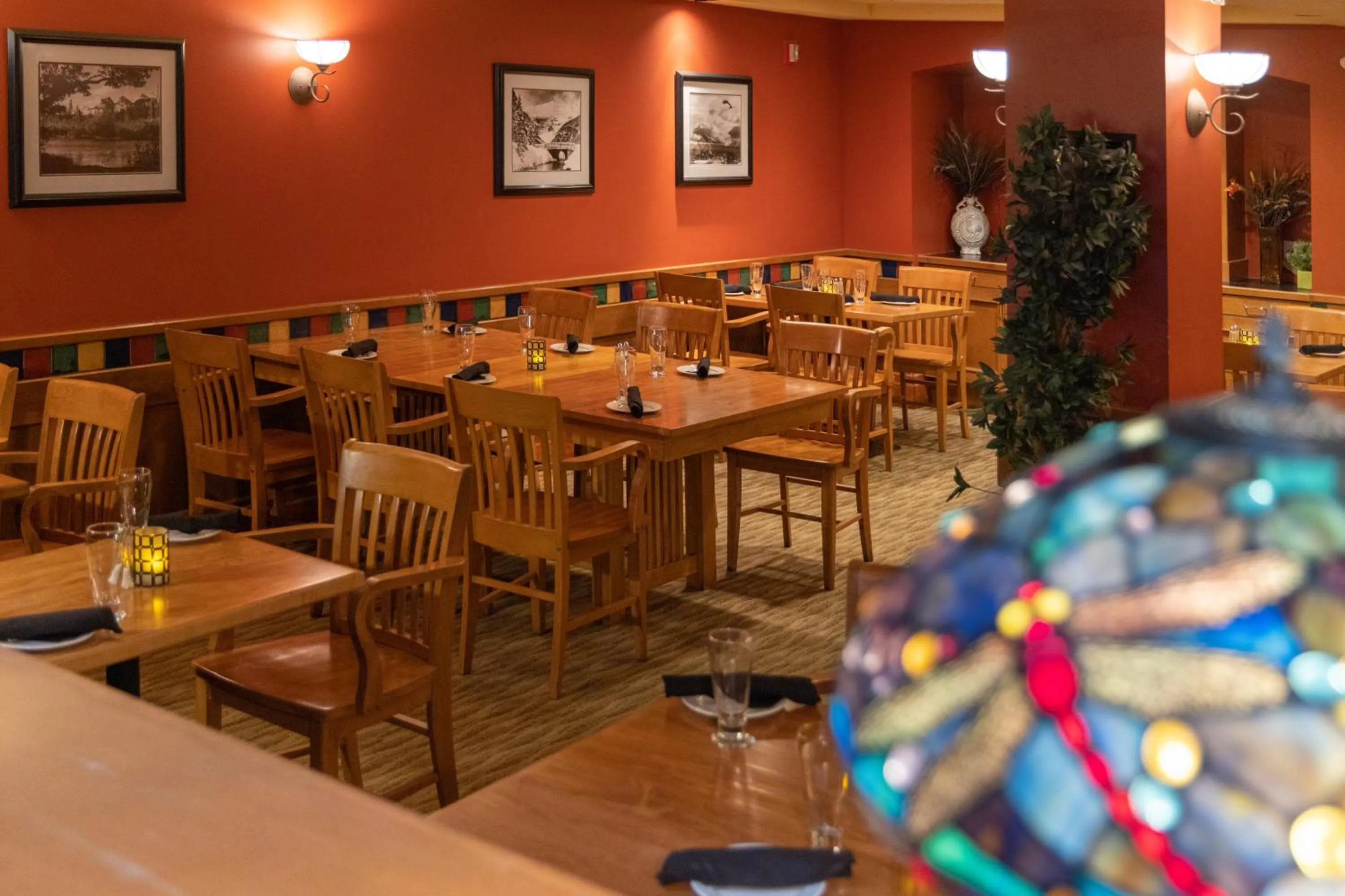 Restaurant/places to eat in Banff Ptarmigan Inn