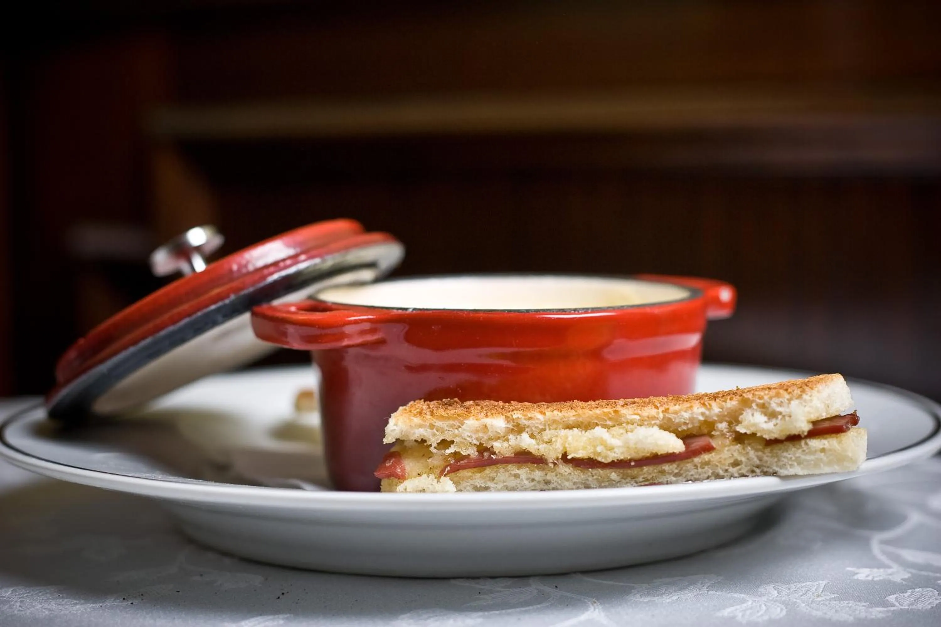 Restaurant/places to eat in Absolue Renaissance