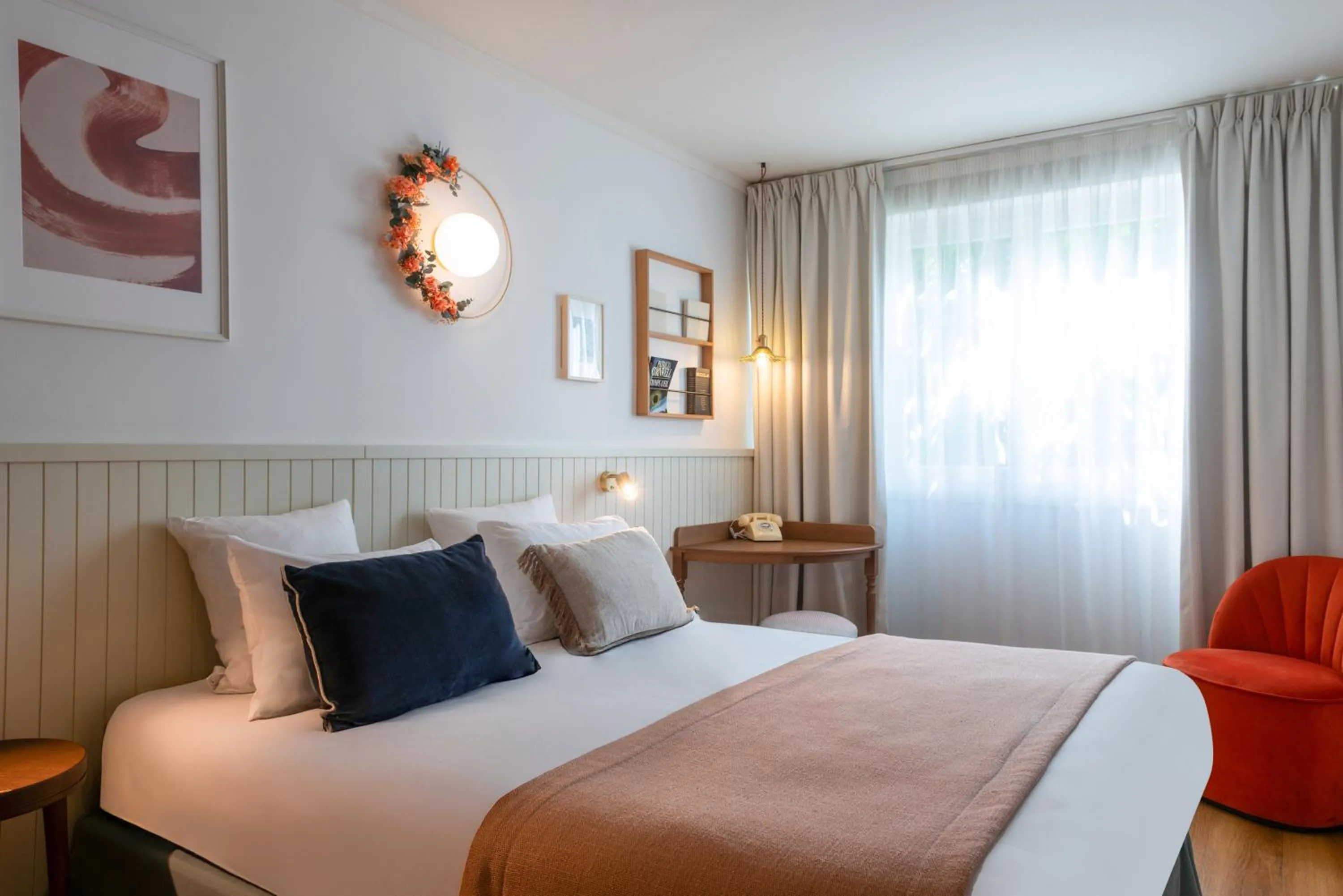 Property building, Bed in Hôtel Maison Lacassagne Lyon