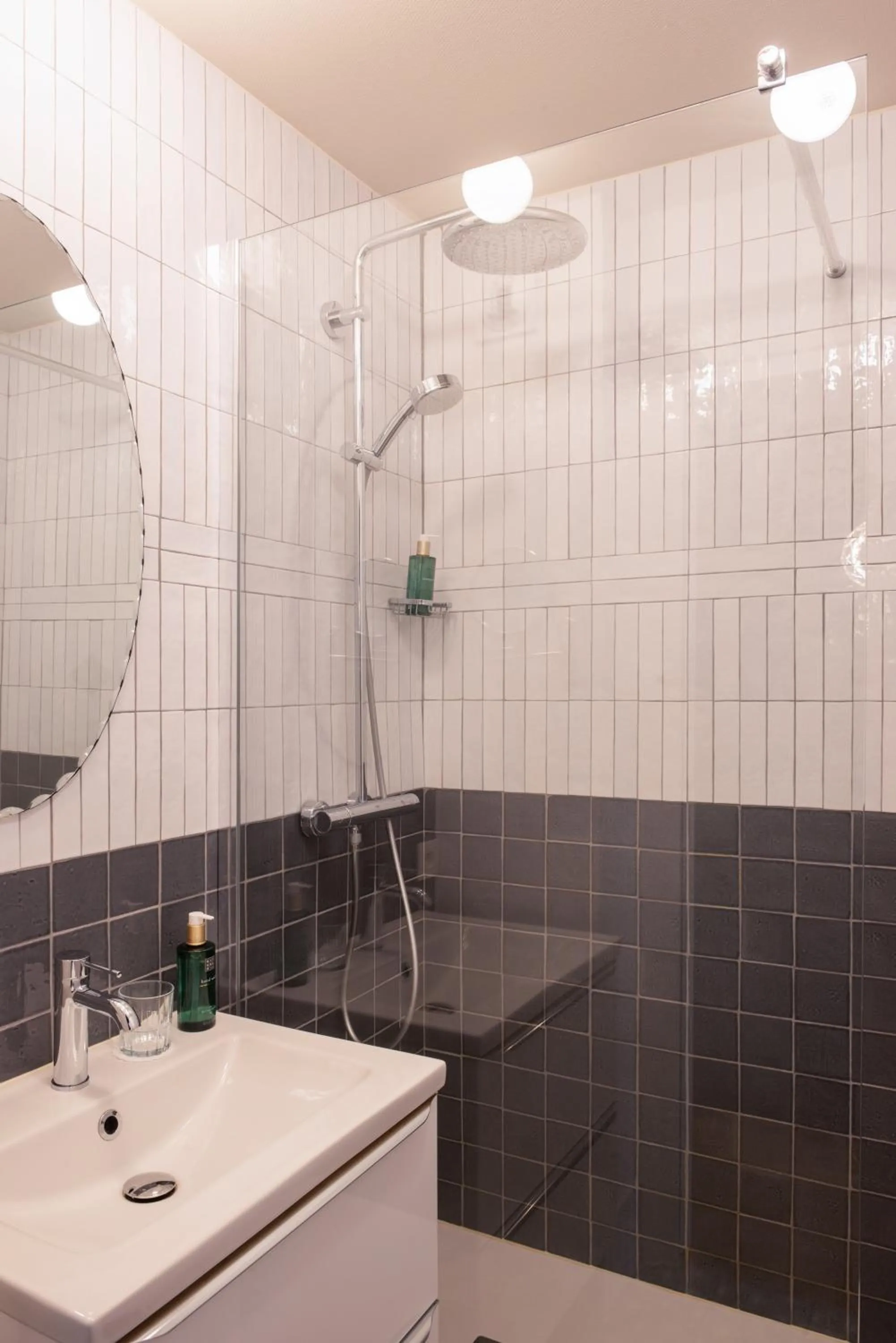 Bathroom in Hôtel Maison Lacassagne Lyon