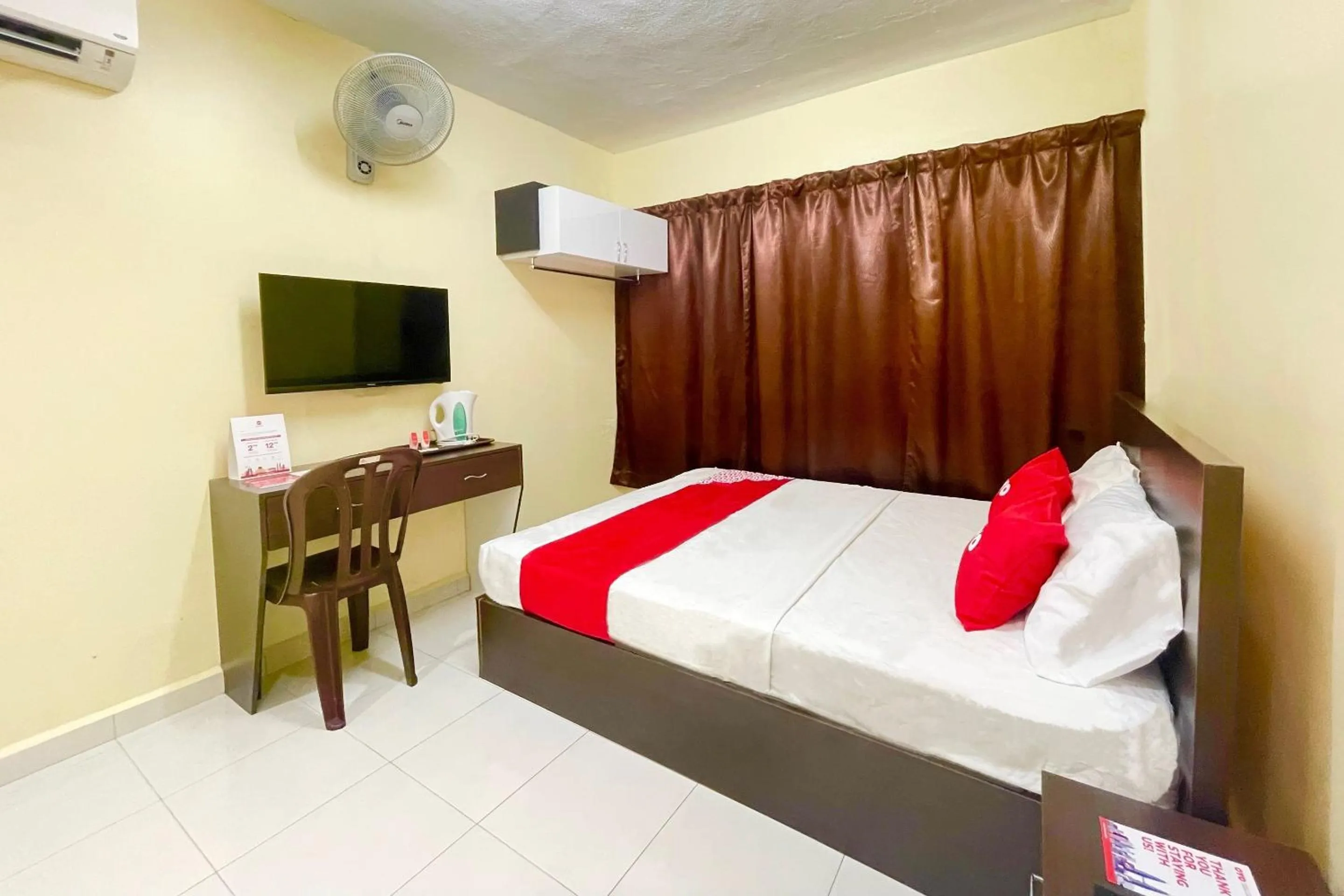 Bedroom, Bed in OYO 90369 Safari Hotel Lumut