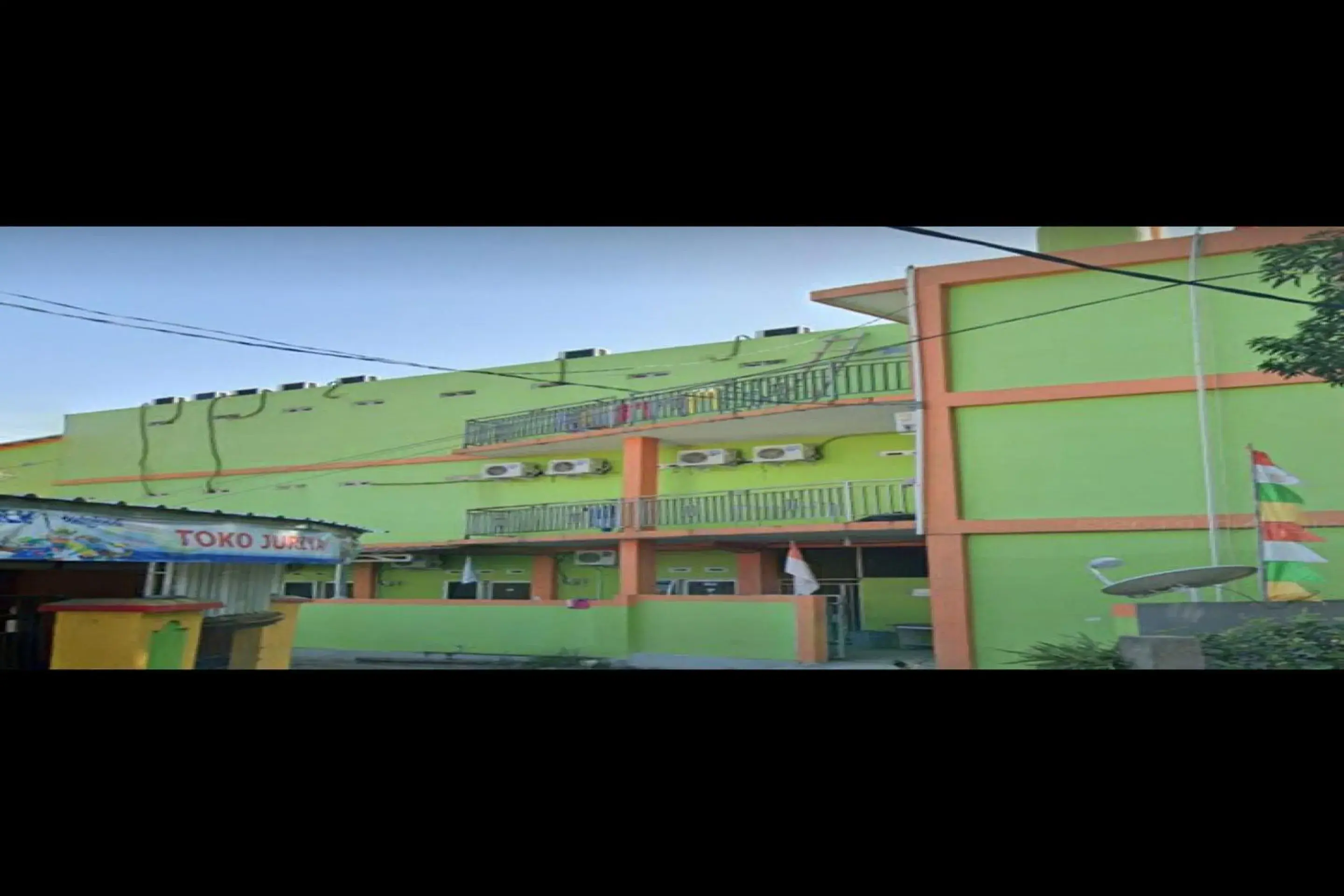 Facade/entrance in OYO 90706 Kost Alam Jaya Syariah Facade/entrance in OYO 90706 Kost Alam Jaya Syariah