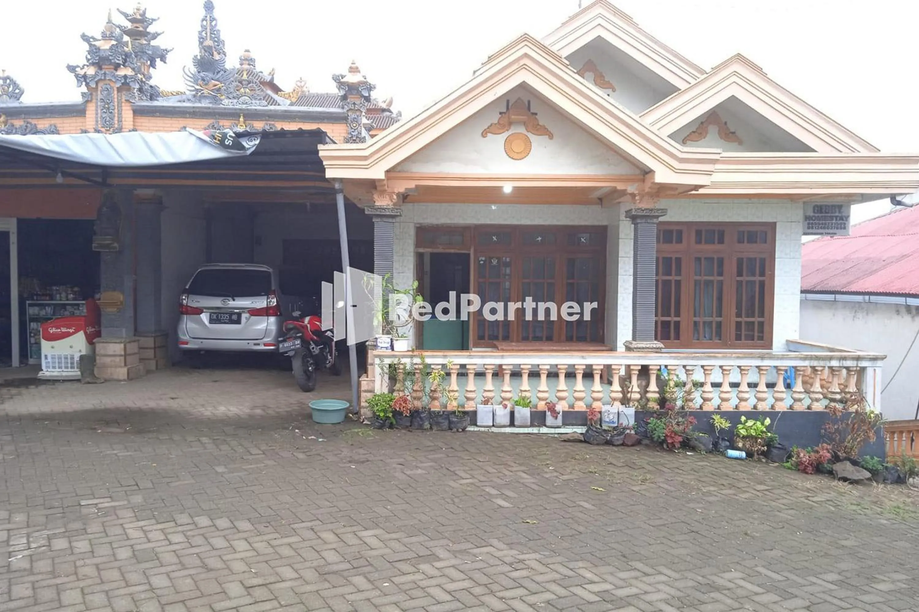 Facade/entrance in Gebby Homestay Bromo RedPartner